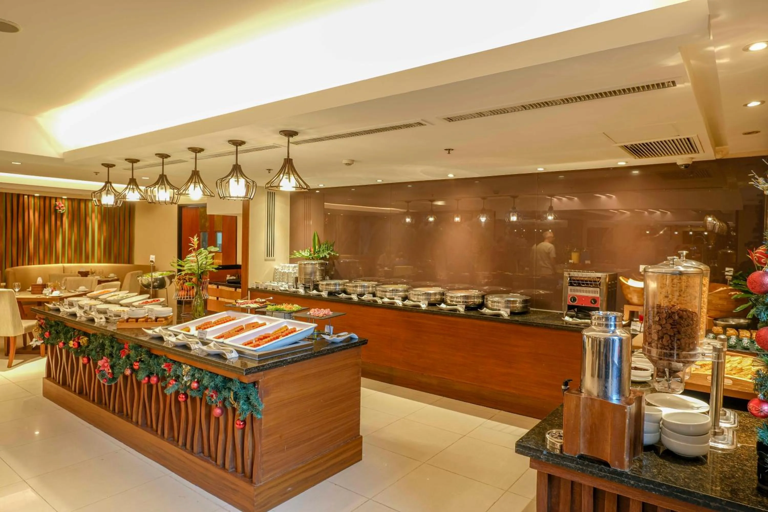 Restaurant/places to eat in Best Western Plus The Ivywall Hotel - Palawan