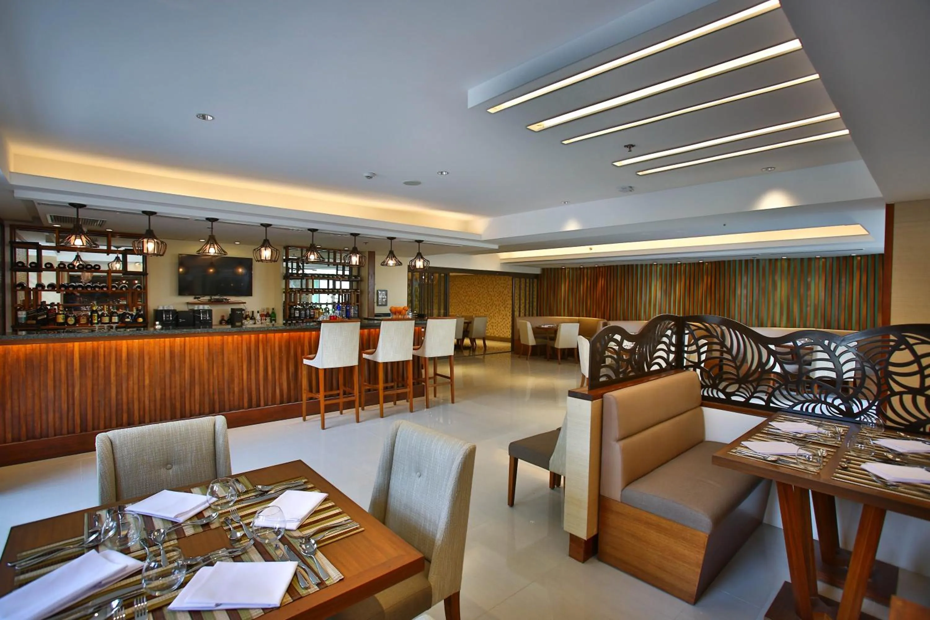 Lounge or bar in Best Western Plus The Ivywall Hotel - Palawan