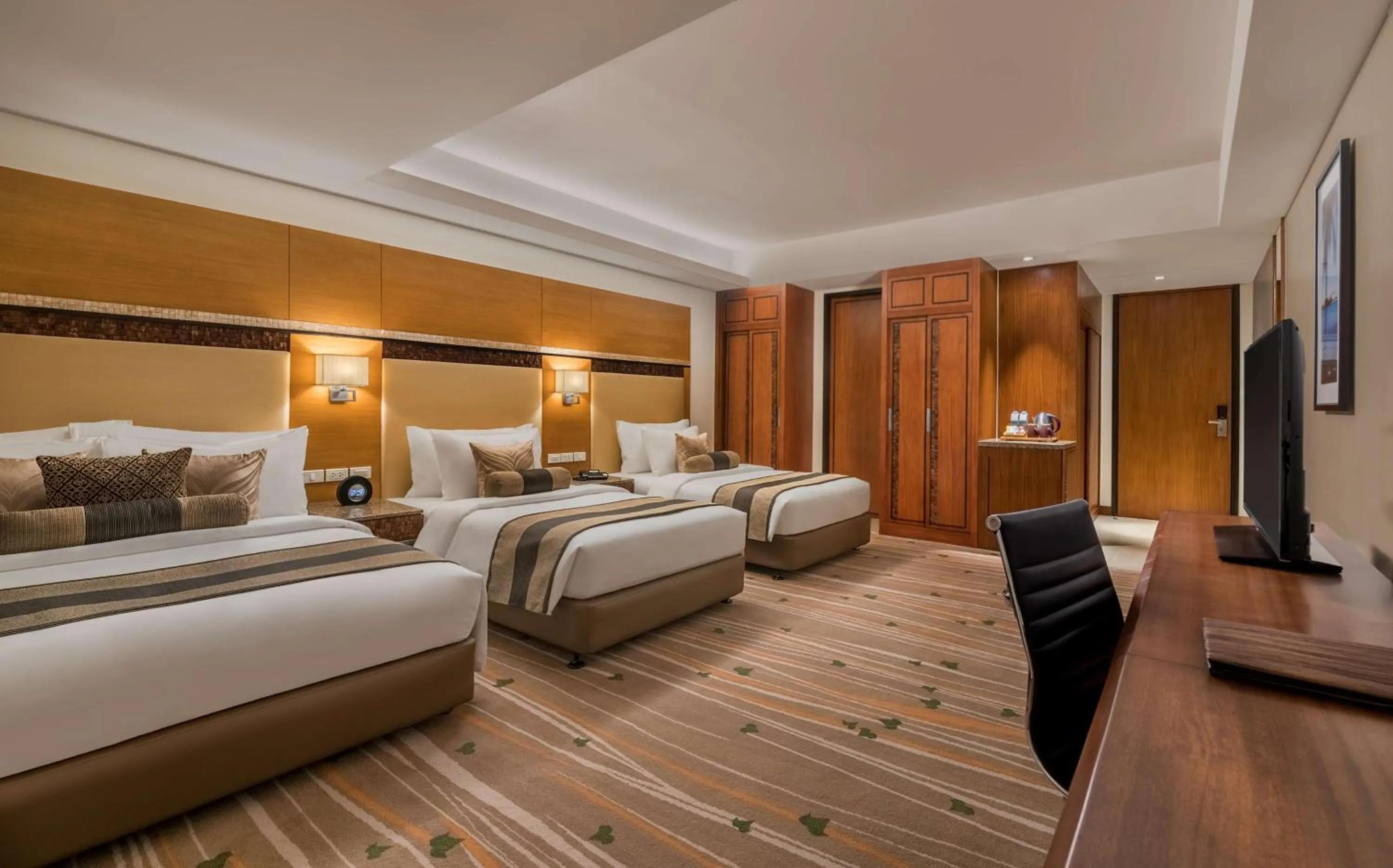 Photo of the whole room, Bed in Best Western Plus The Ivywall Hotel - Palawan