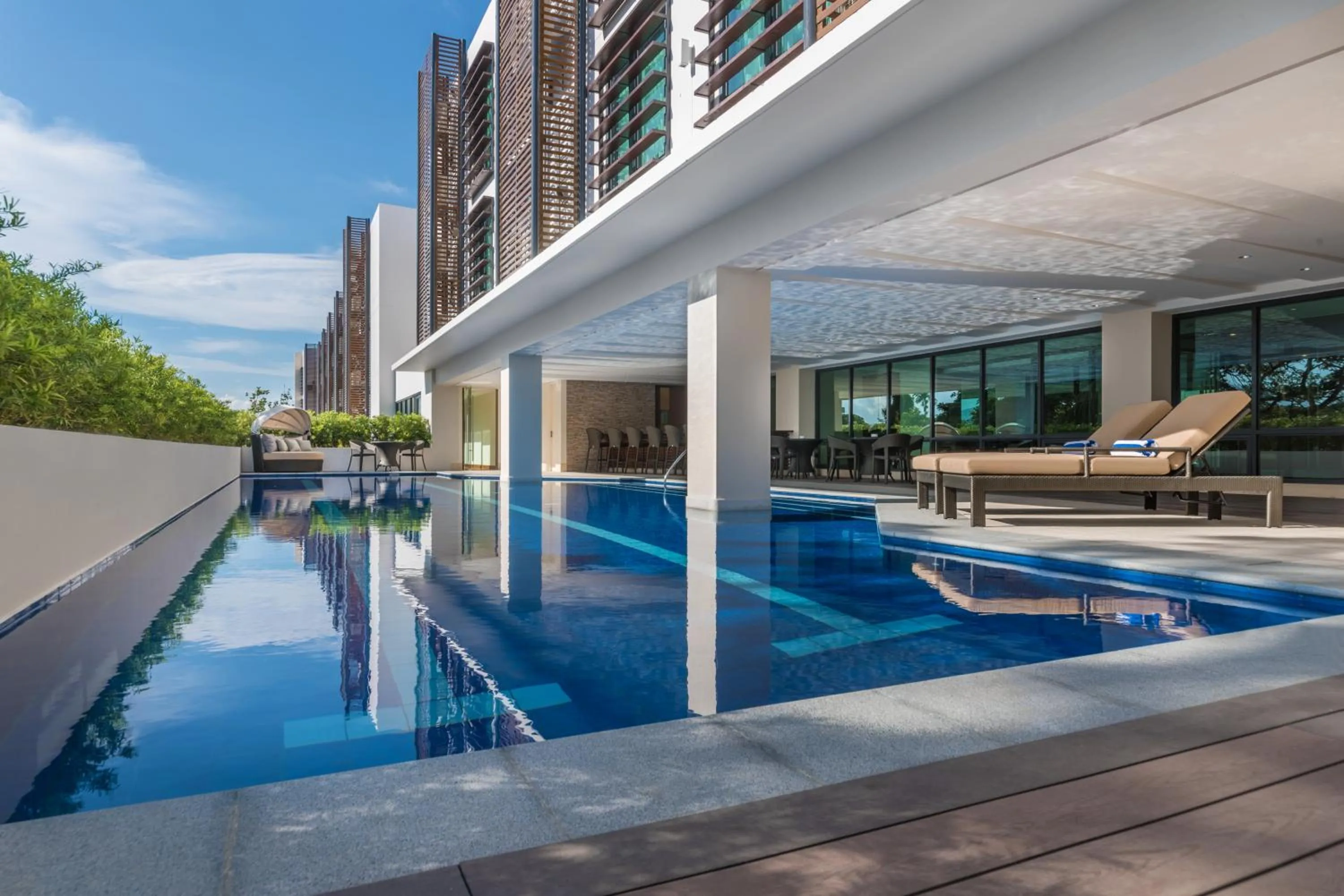 Swimming pool in Best Western Plus The Ivywall Hotel - Palawan