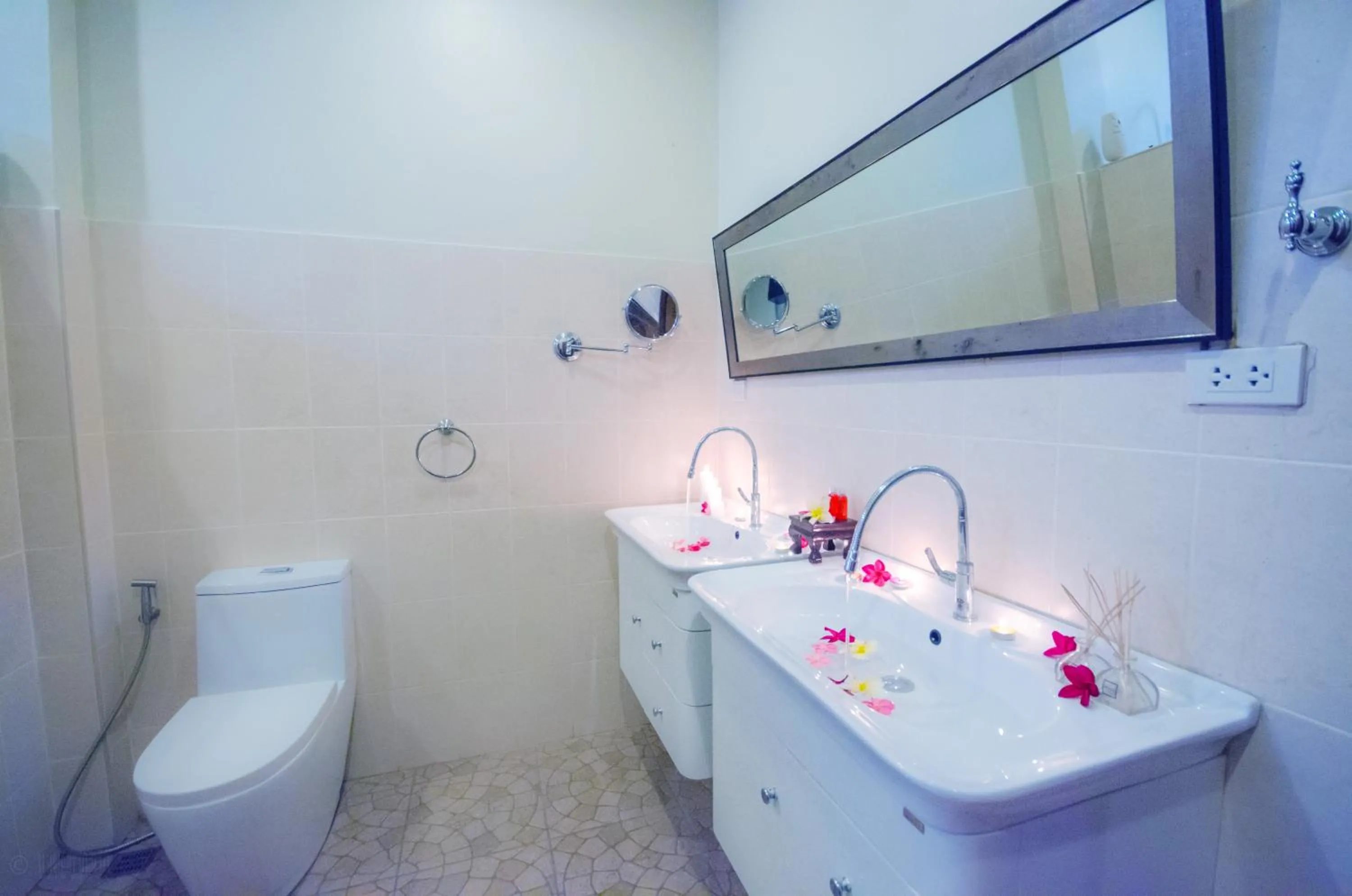 Toilet in Namphung Phuket Boutique Resort