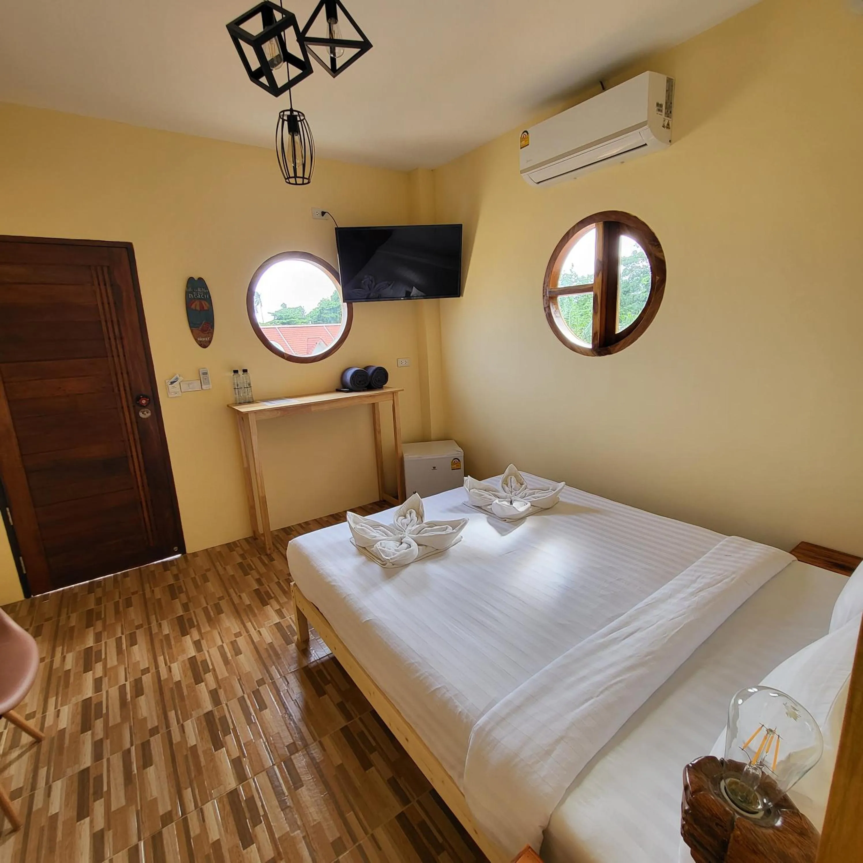 Photo of the whole room, Bed in Namphung Phuket Boutique Resort