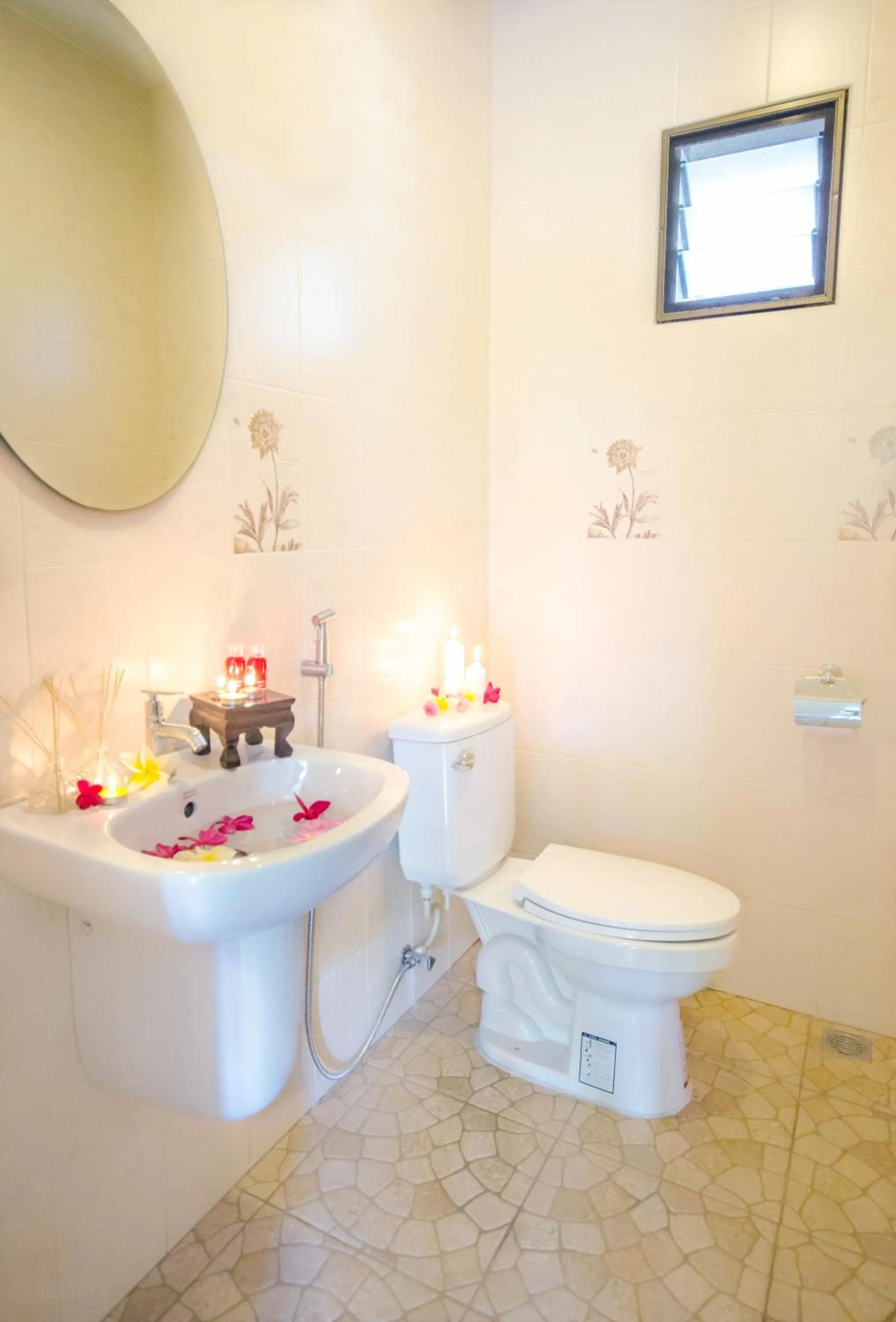 Toilet in Namphung Phuket Boutique Resort