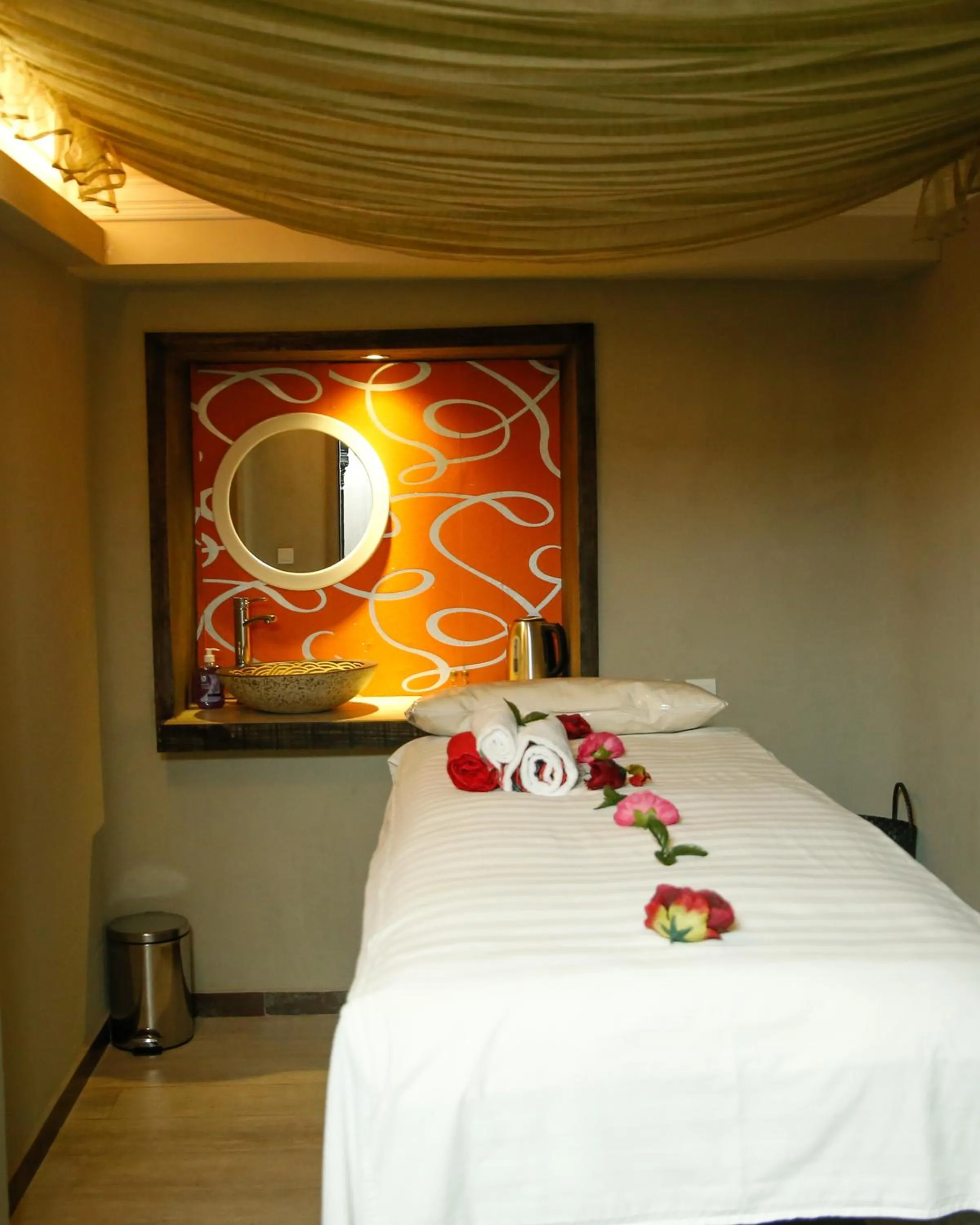Massage, Bed in Kiriri Garden Hotel
