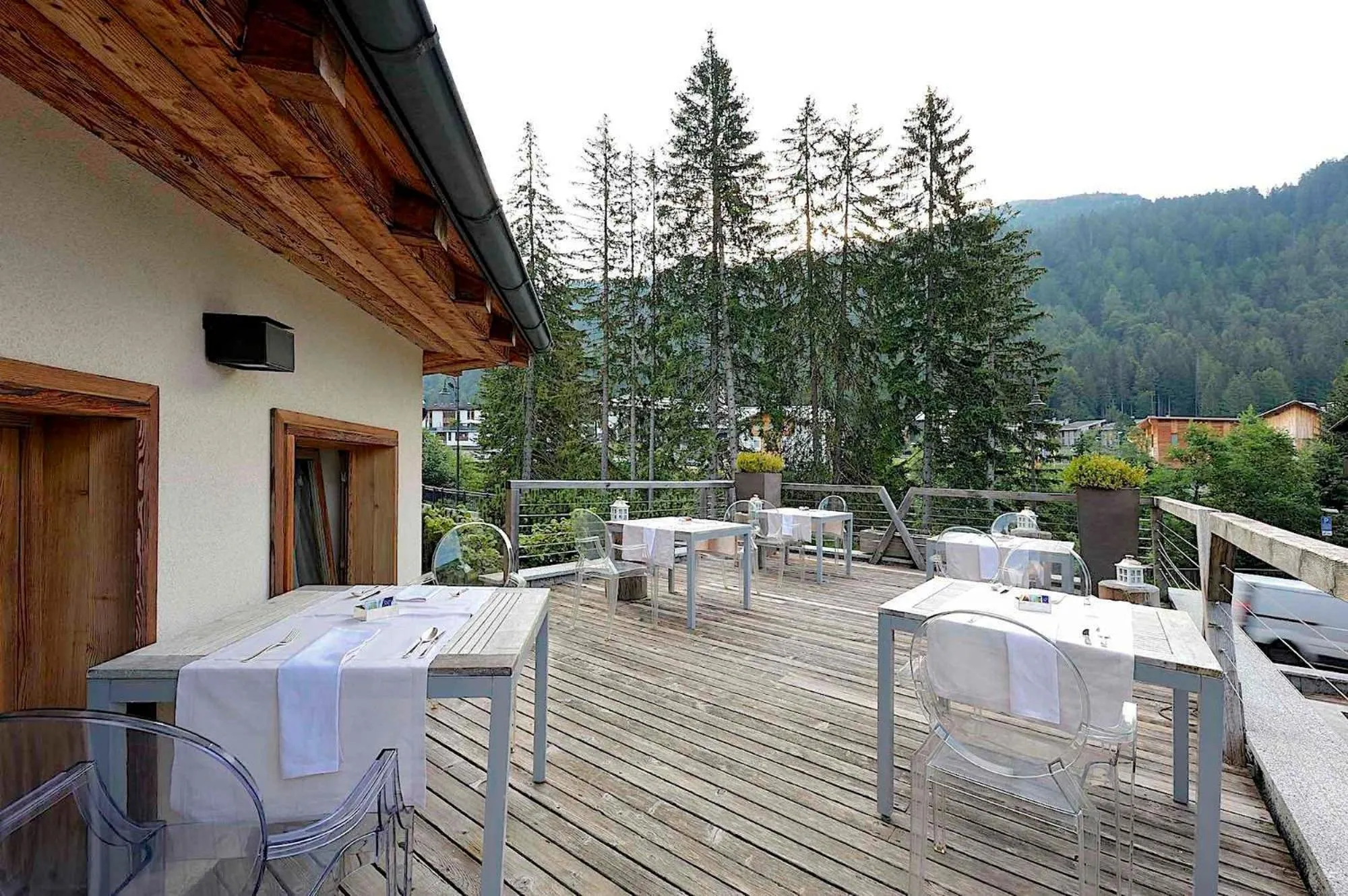 Restaurant/places to eat in DV Chalet Boutique Hotel & Spa