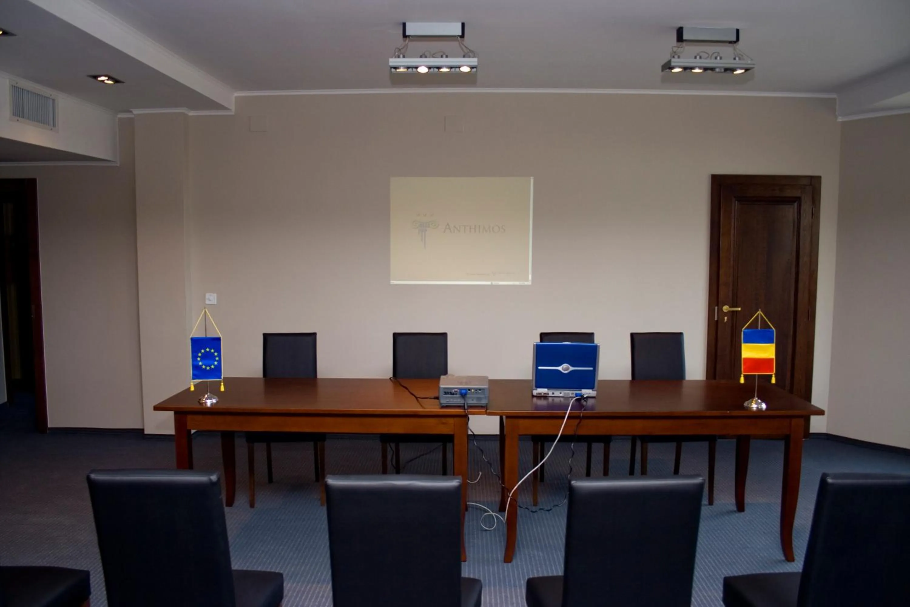 Business facilities in Anthimos