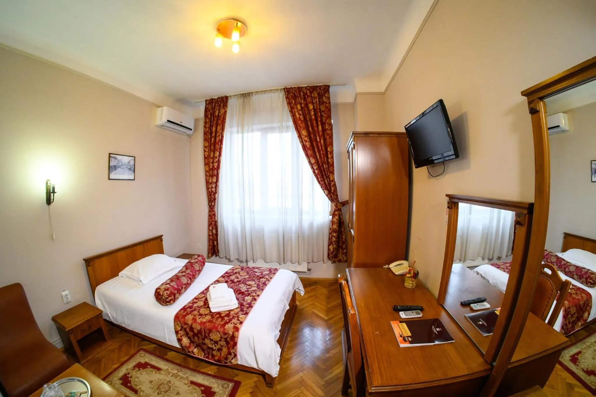 TV and multimedia, Bed in Hotel Transilvania