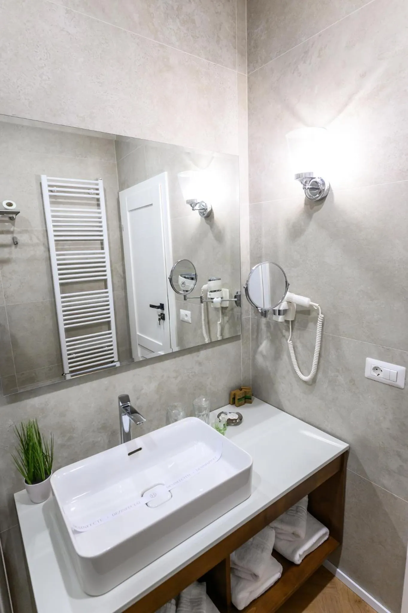 Shower in Hotel Transilvania