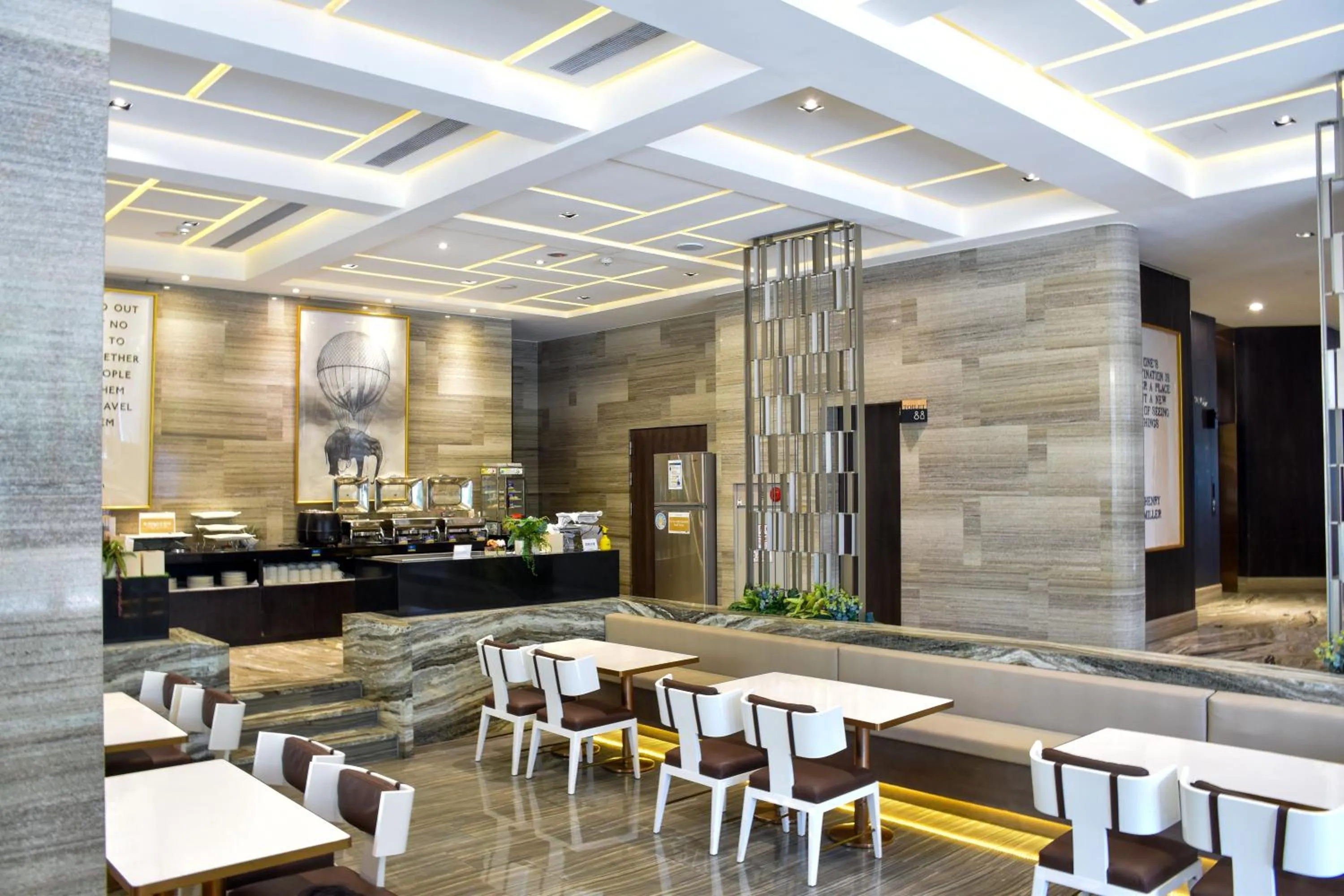 Restaurant/places to eat in Boda Hotel