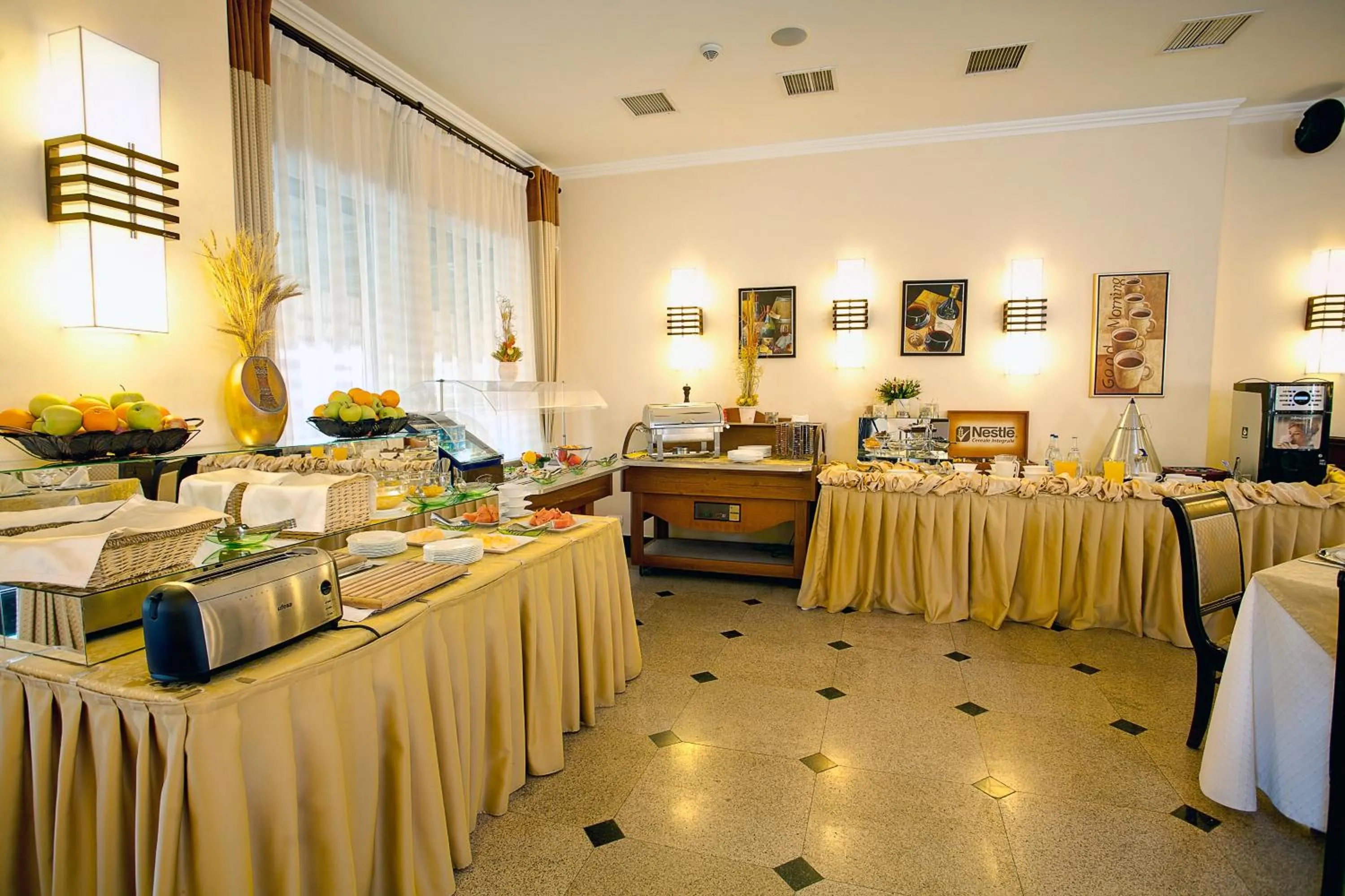 Restaurant/places to eat in Hotel Tecadra