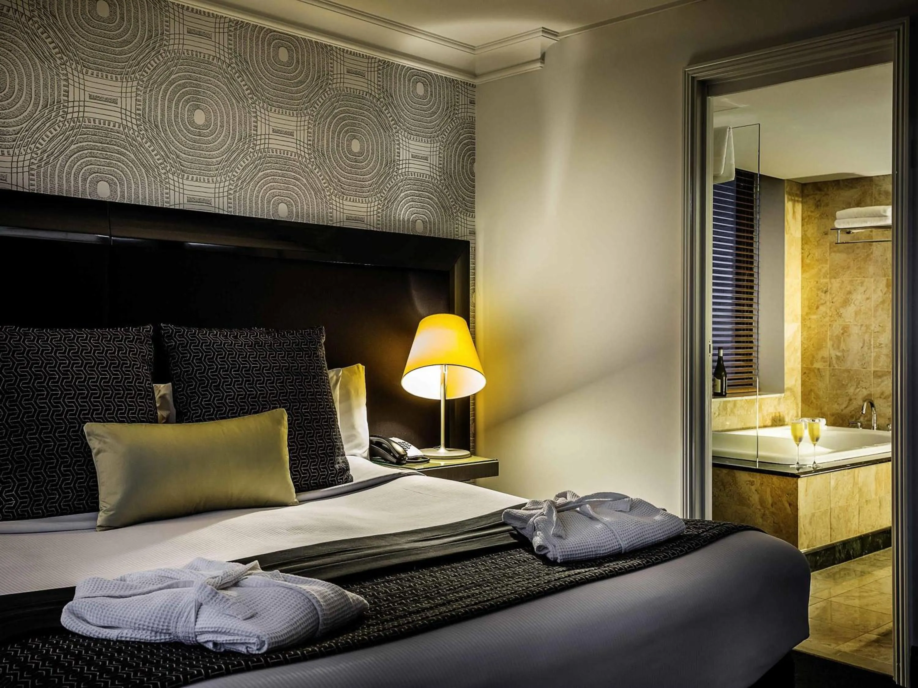 Bedroom, Bed in Pullman Brisbane King George Square