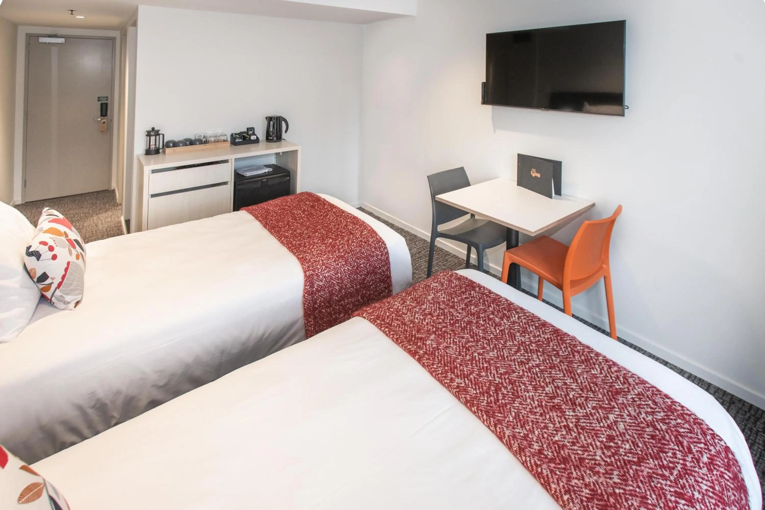 Bedroom, Bed in Hotel Give