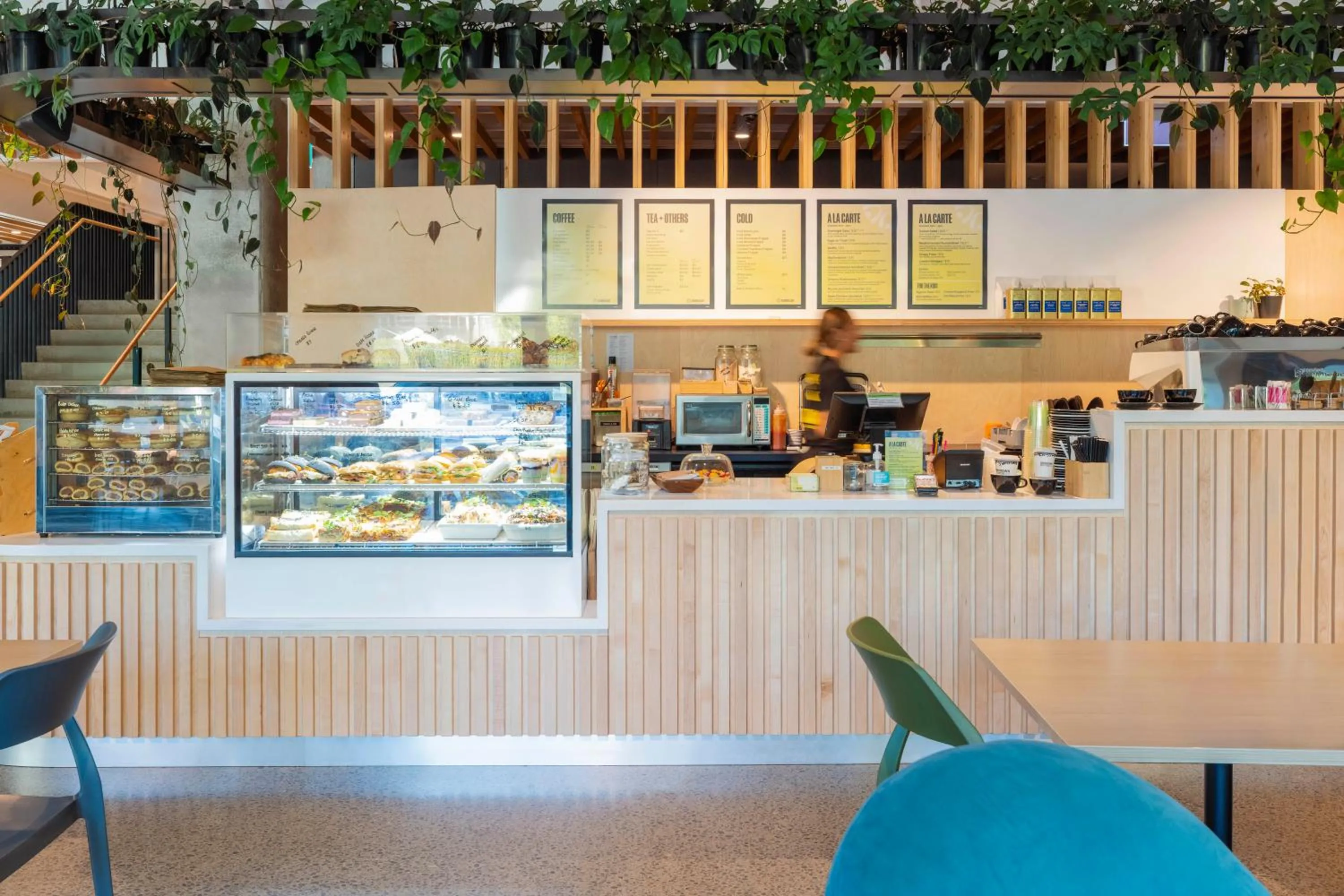 Restaurant/places to eat in Hotel Give