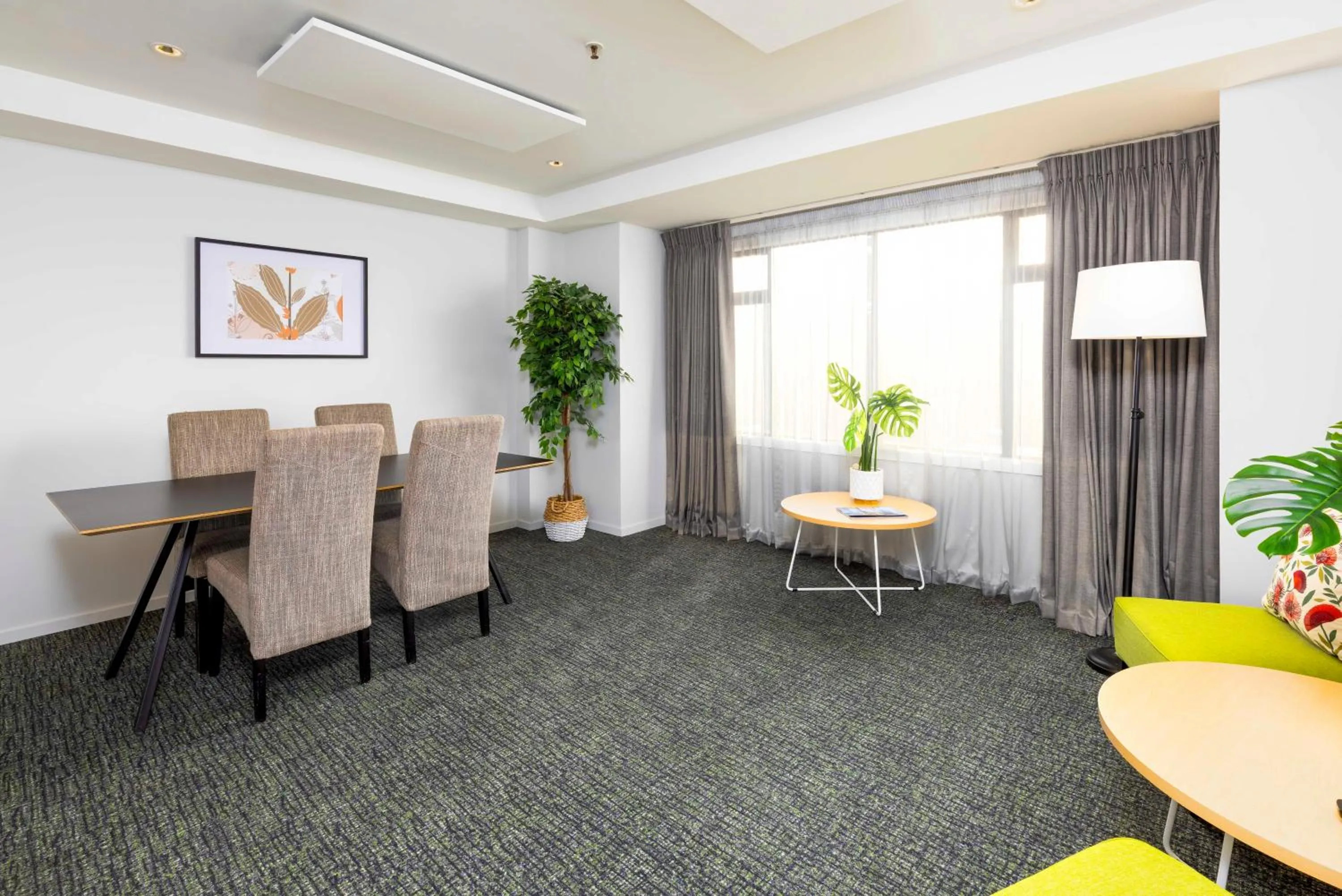 Communal lounge/ TV room in Hotel Give