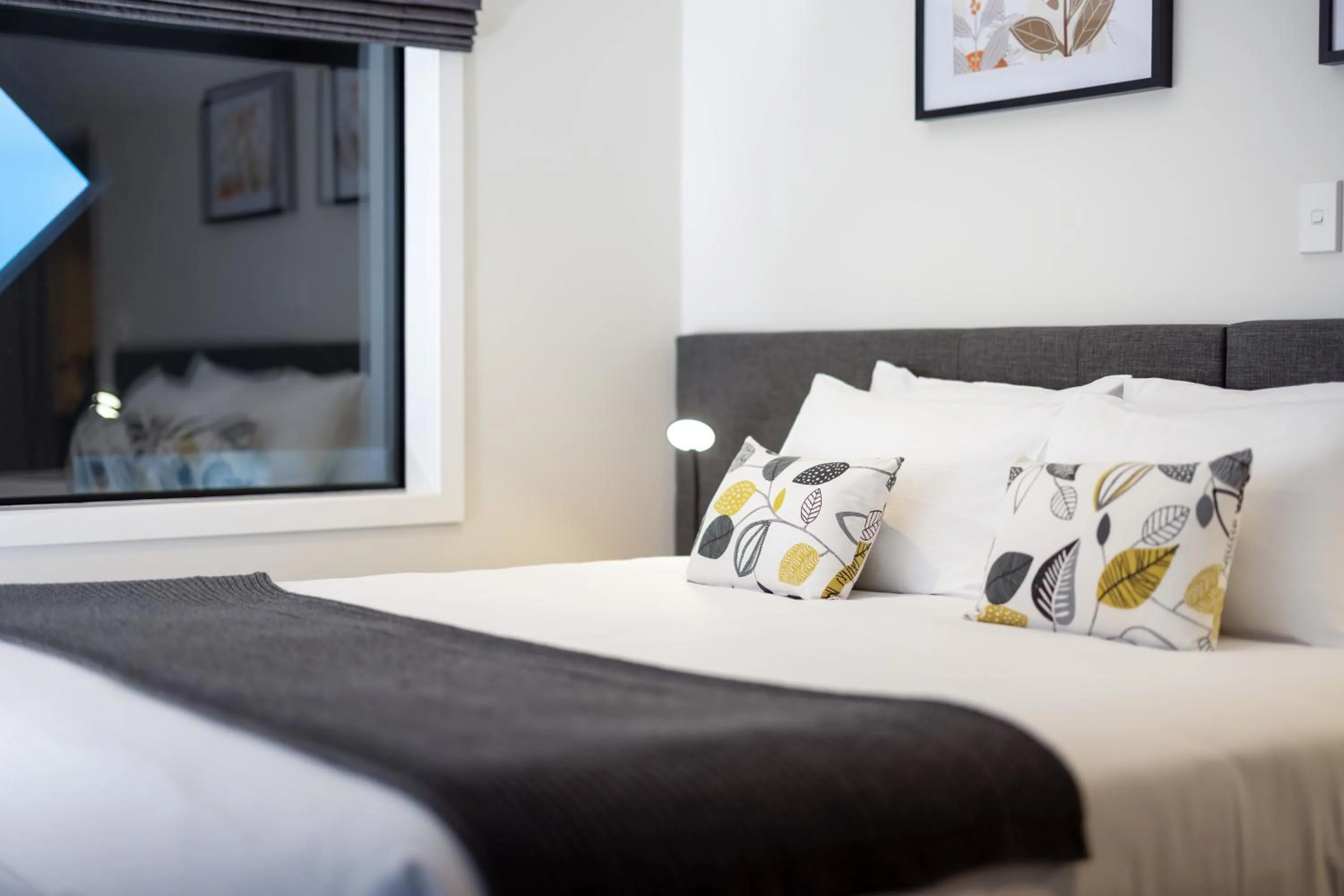 Bedroom, Bed in Hotel Give