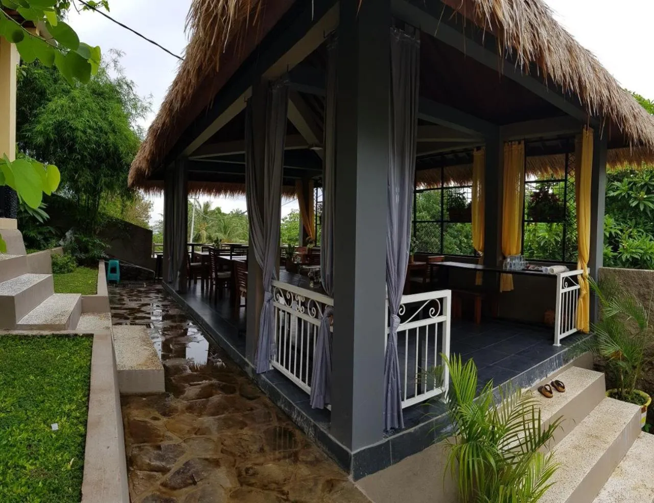 Restaurant/places to eat in Nipah Villas