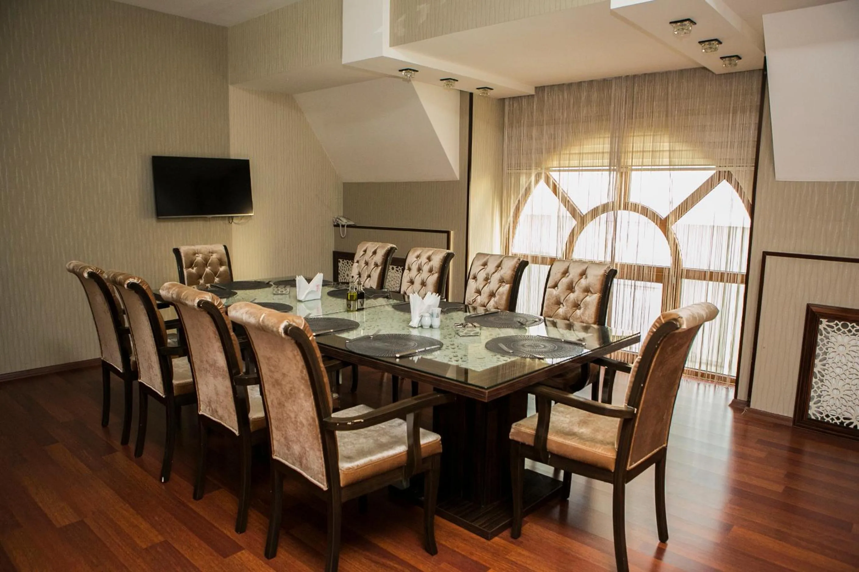 Restaurant/places to eat in Azalea Hotel Baku