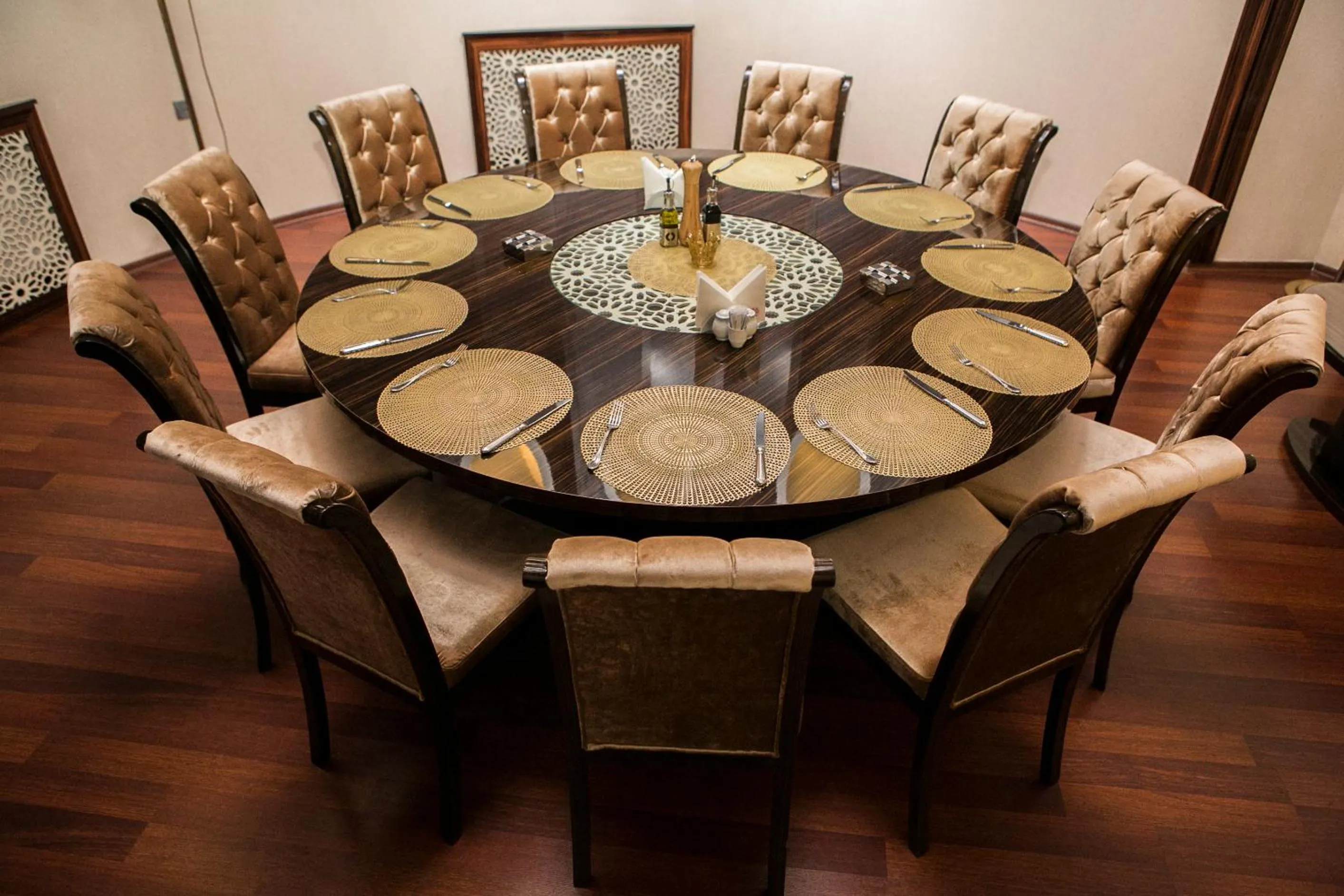 Restaurant/places to eat in Azalea Hotel Baku