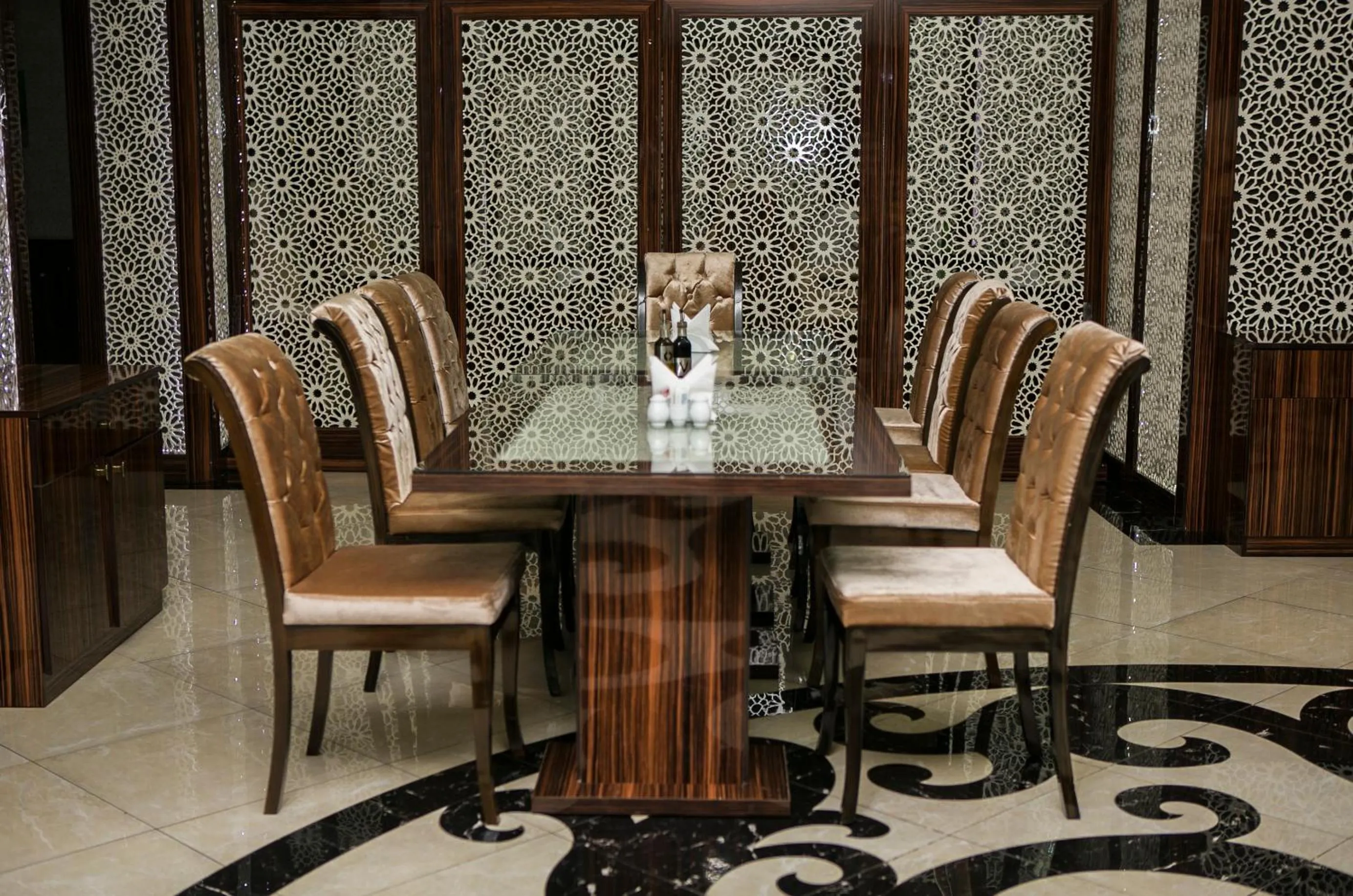 Restaurant/places to eat in Azalea Hotel Baku