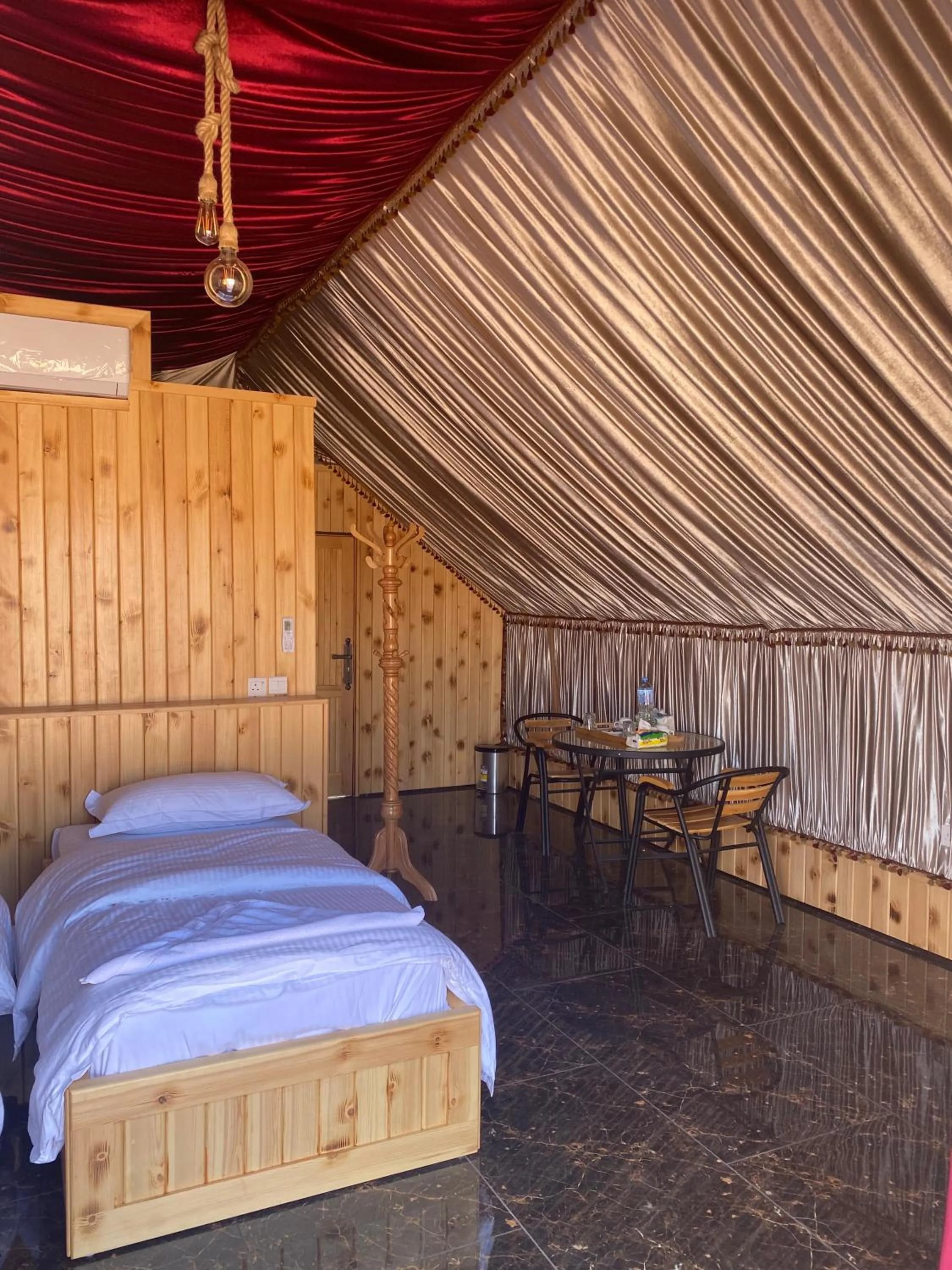 Deluxe Twin Room in Rum Stars Camp