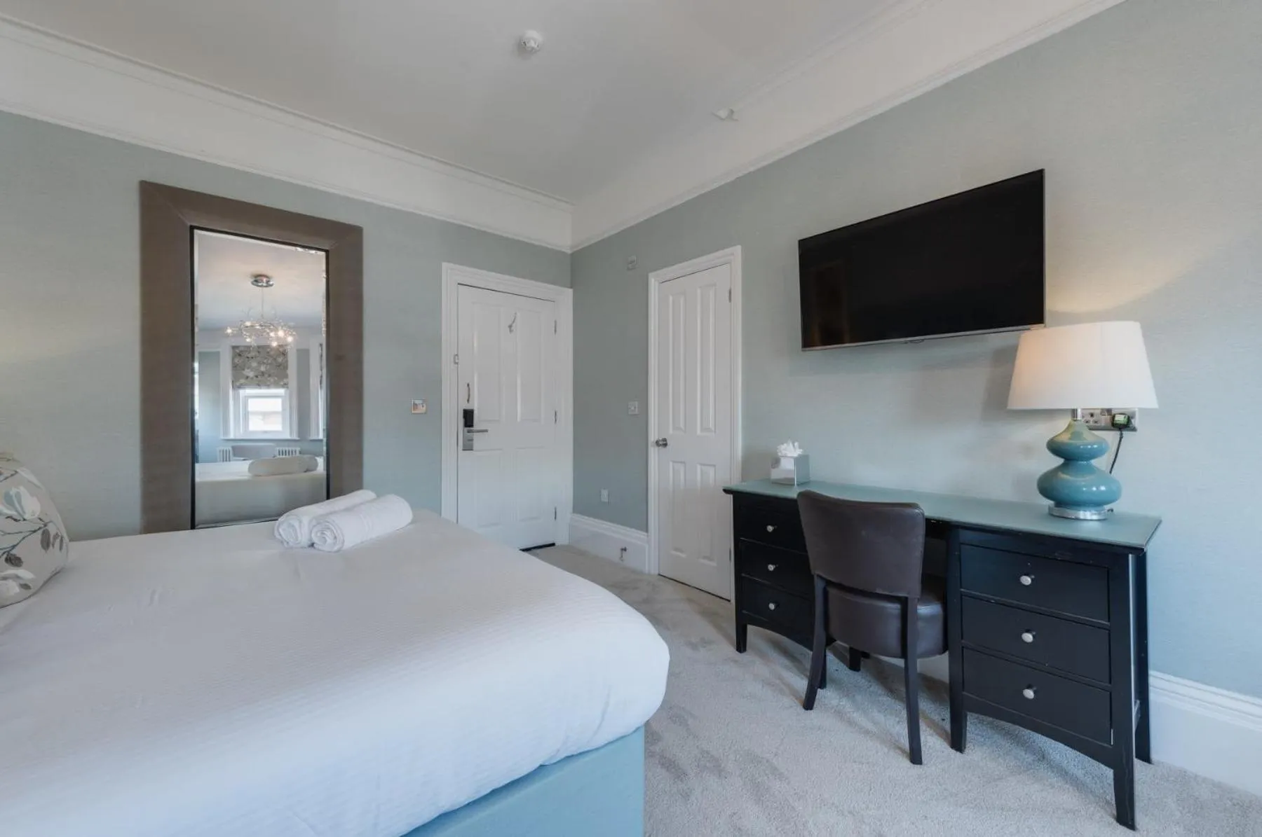 TV and multimedia, Bed in Stattons Boutique Hotel & Restaurant