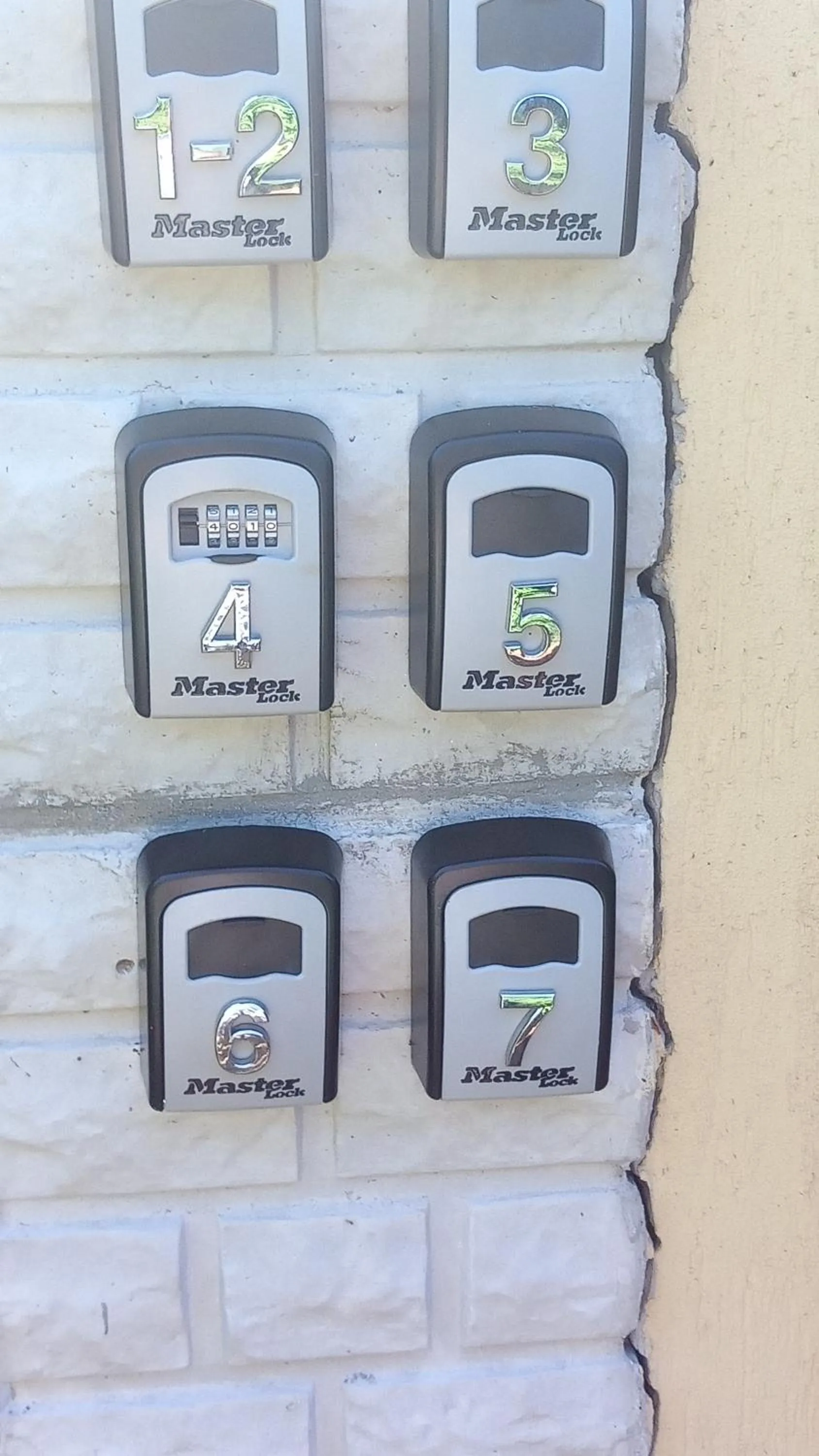 Property building in Casa Dora