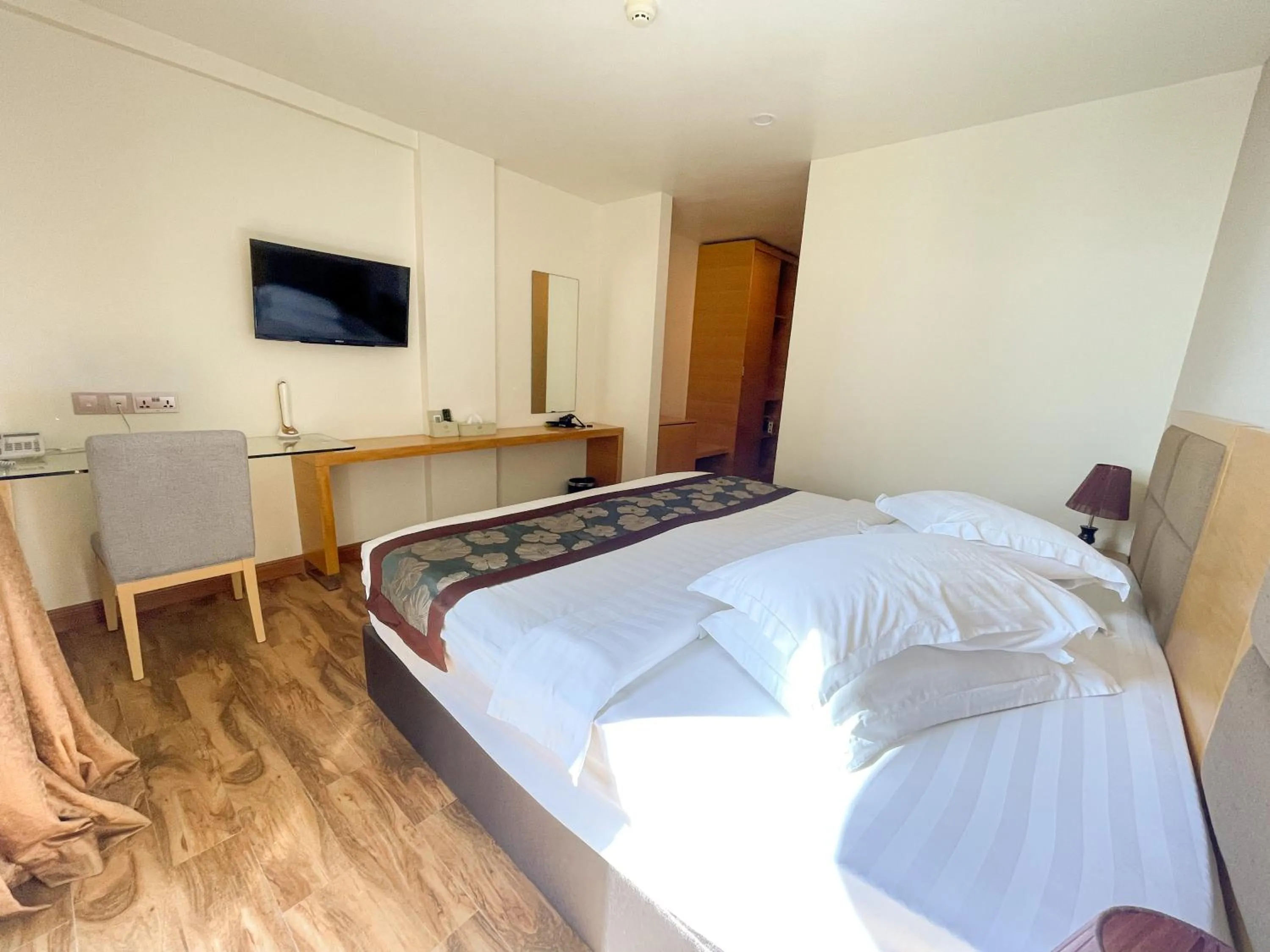 Bed in Season Paradise