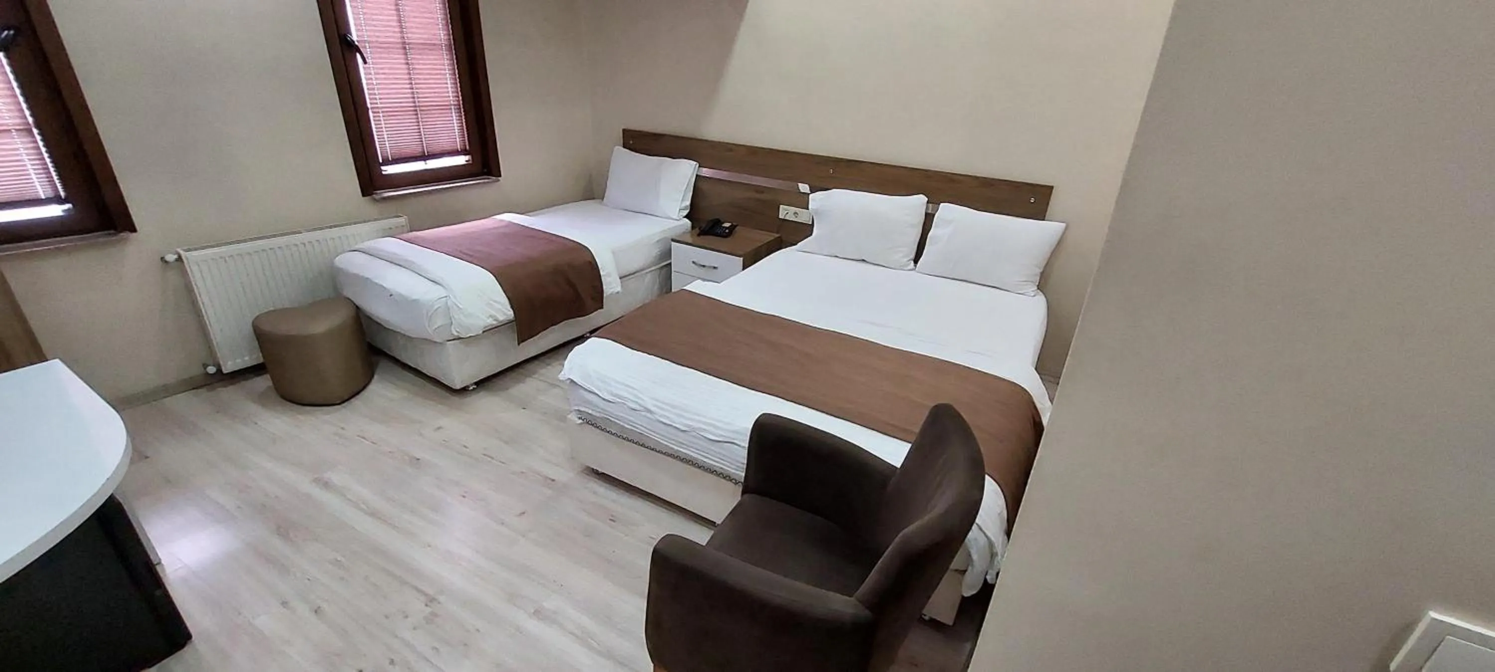 Photo of the whole room, Bed in Divrigi Kosk Hotel