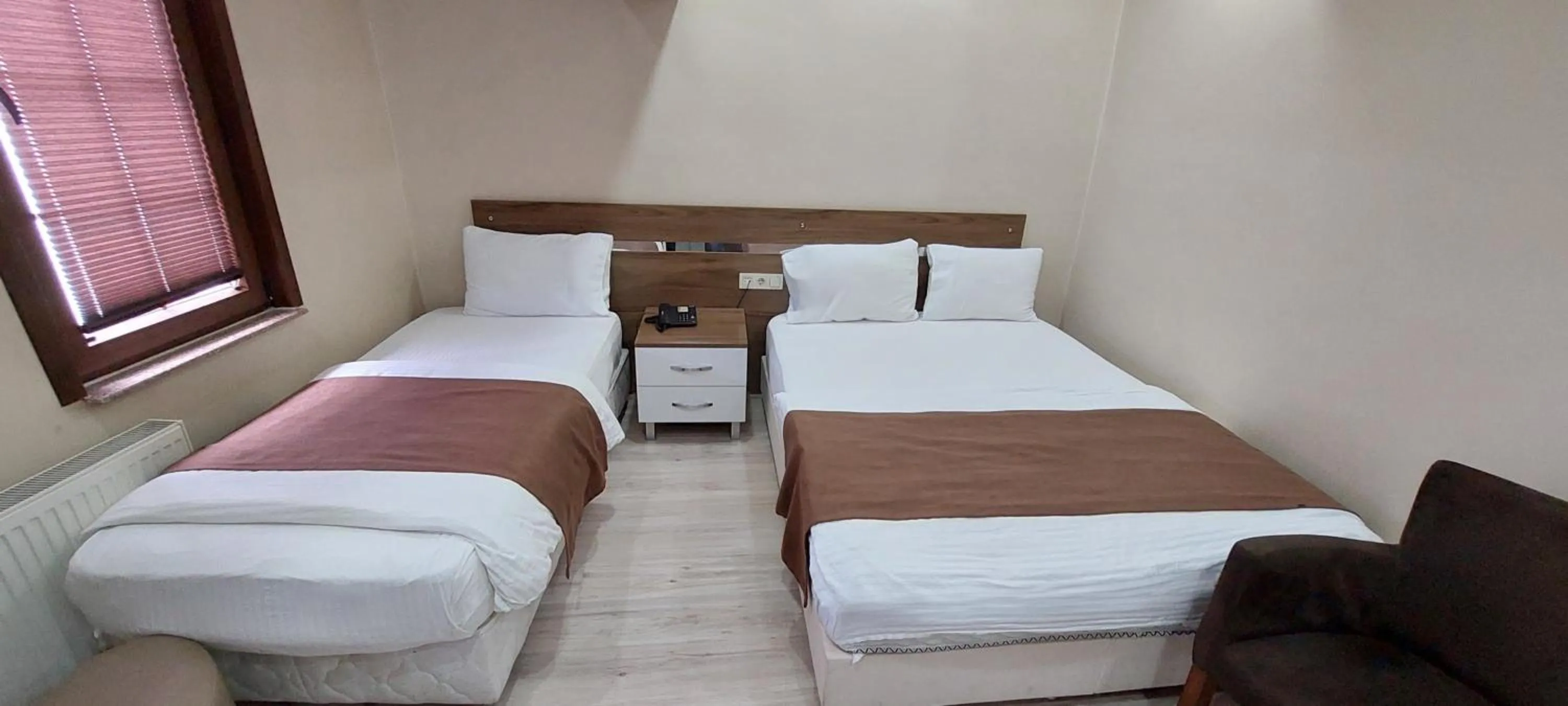 Photo of the whole room, Bed in Divrigi Kosk Hotel
