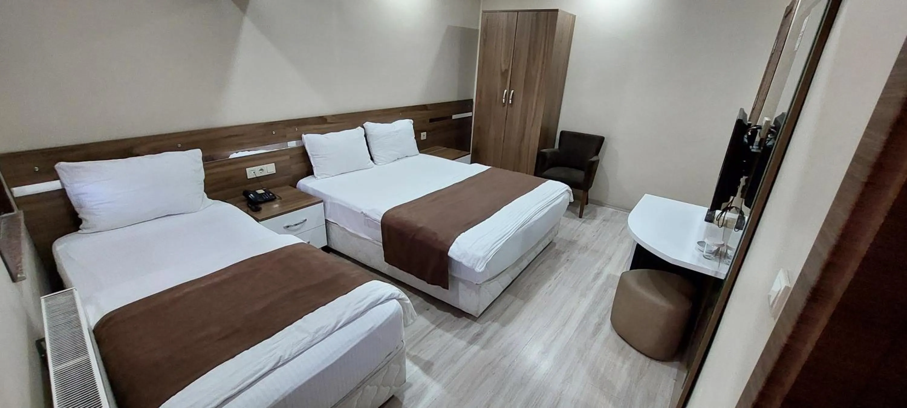 Photo of the whole room, Bed in Divrigi Kosk Hotel
