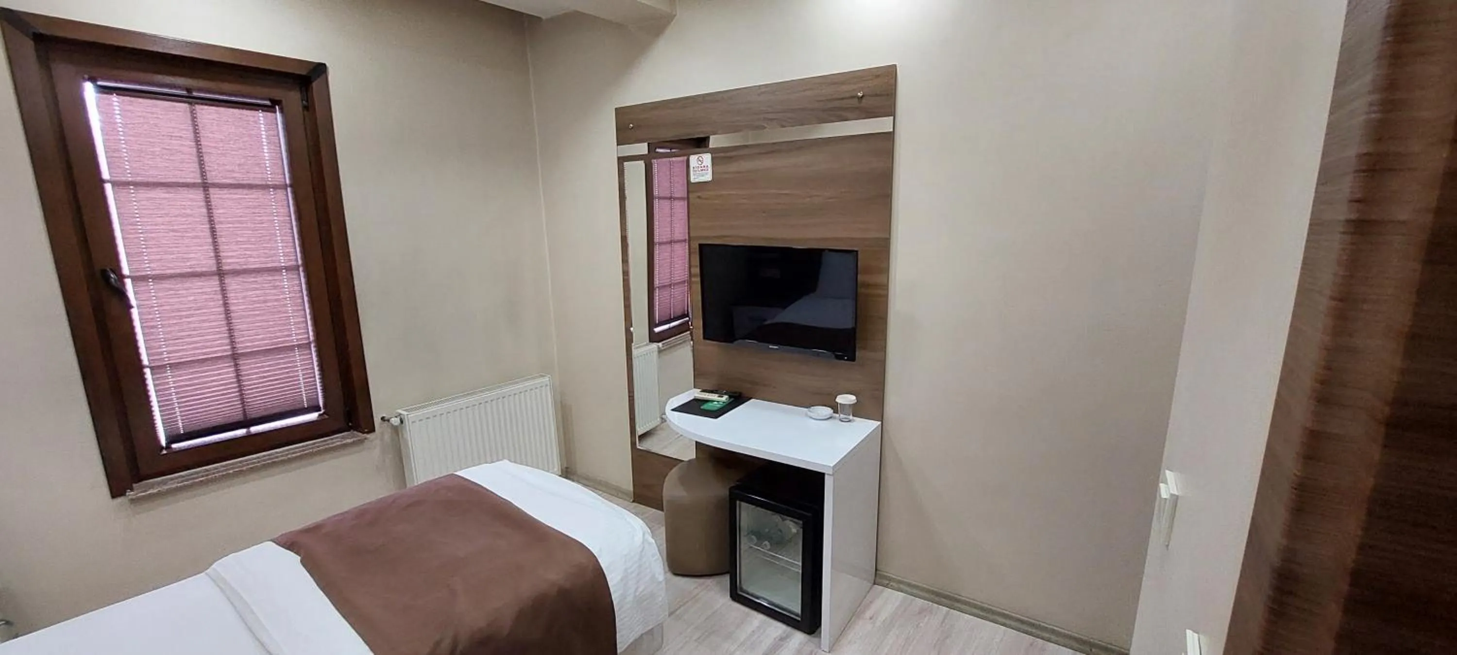 Photo of the whole room, Bed in Divrigi Kosk Hotel