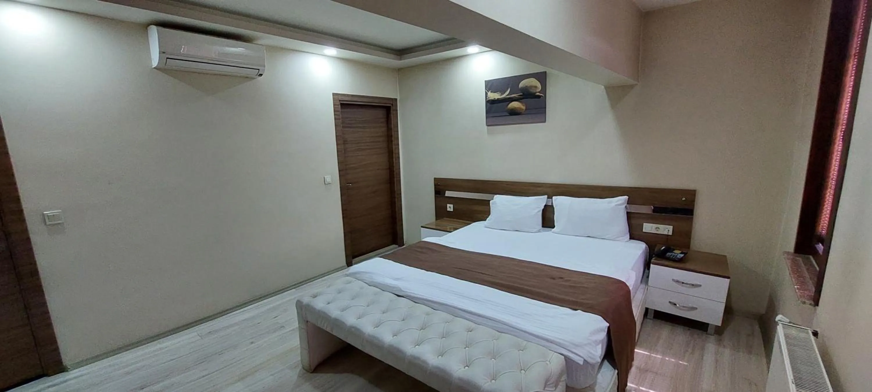 Photo of the whole room, Bed in Divrigi Kosk Hotel
