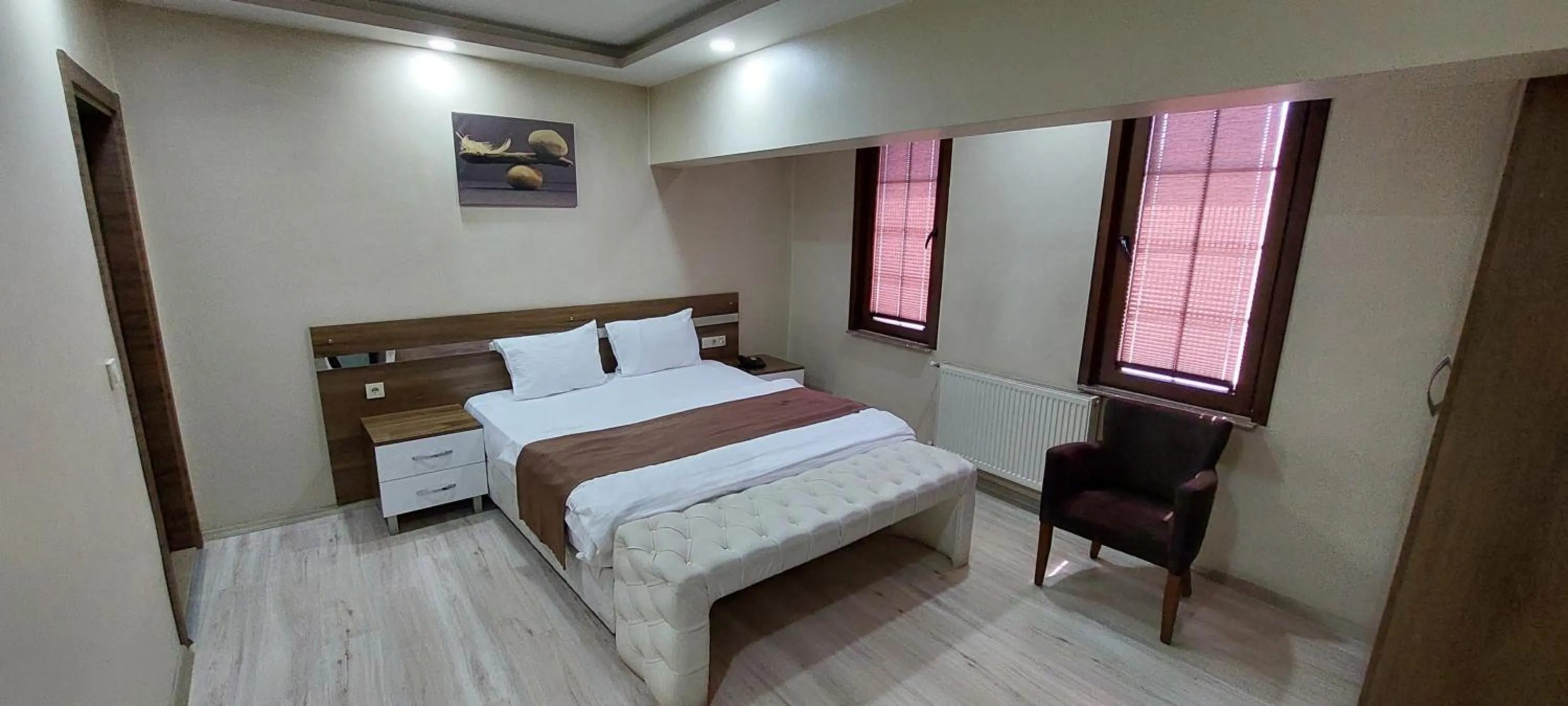 Photo of the whole room, Bed in Divrigi Kosk Hotel