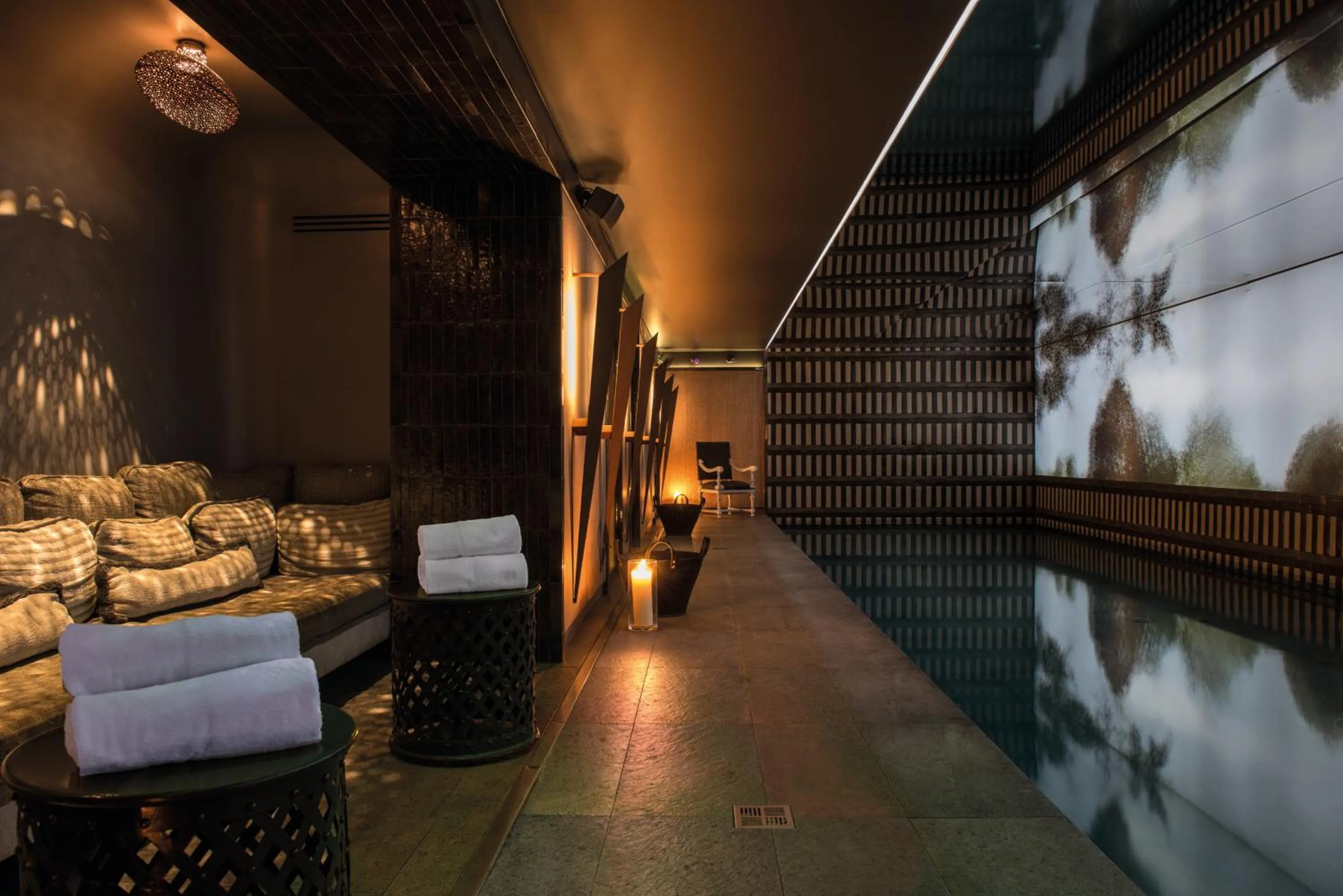 Swimming pool in Nolinski Paris - Evok Collection