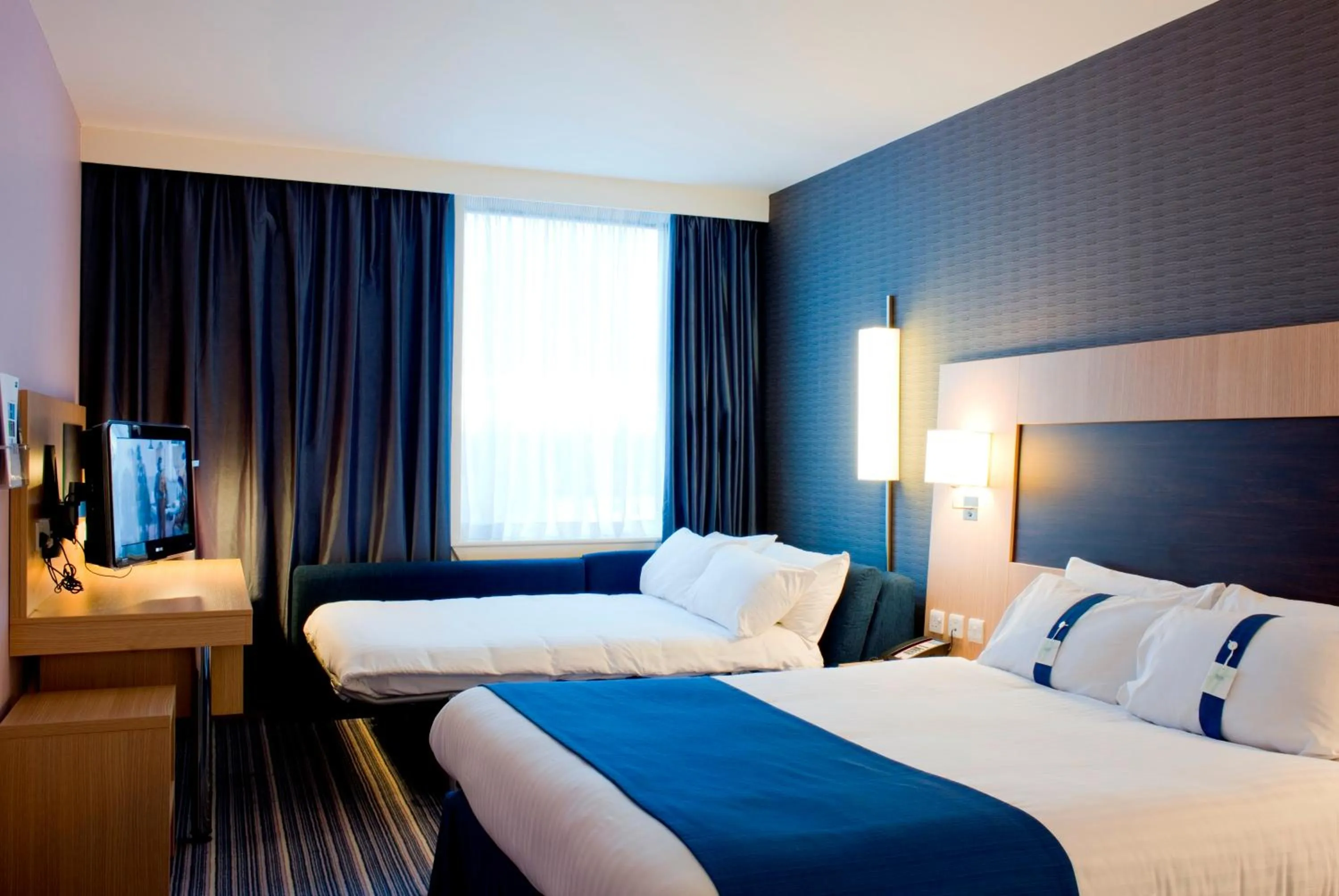 Photo of the whole room, Bed in Holiday Inn Express Rotherham - North by IHG
