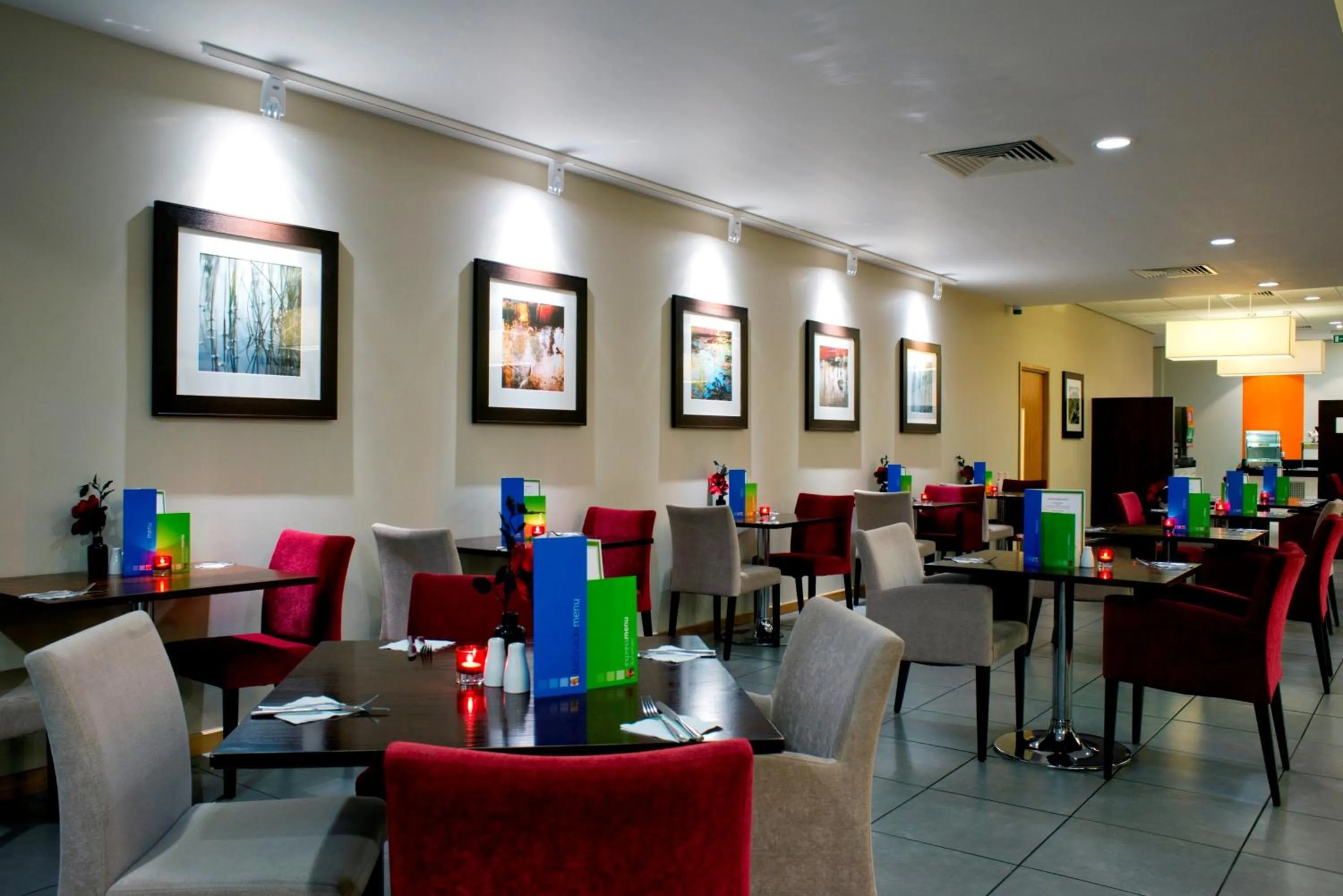 Restaurant/places to eat in Holiday Inn Express Rotherham - North by IHG