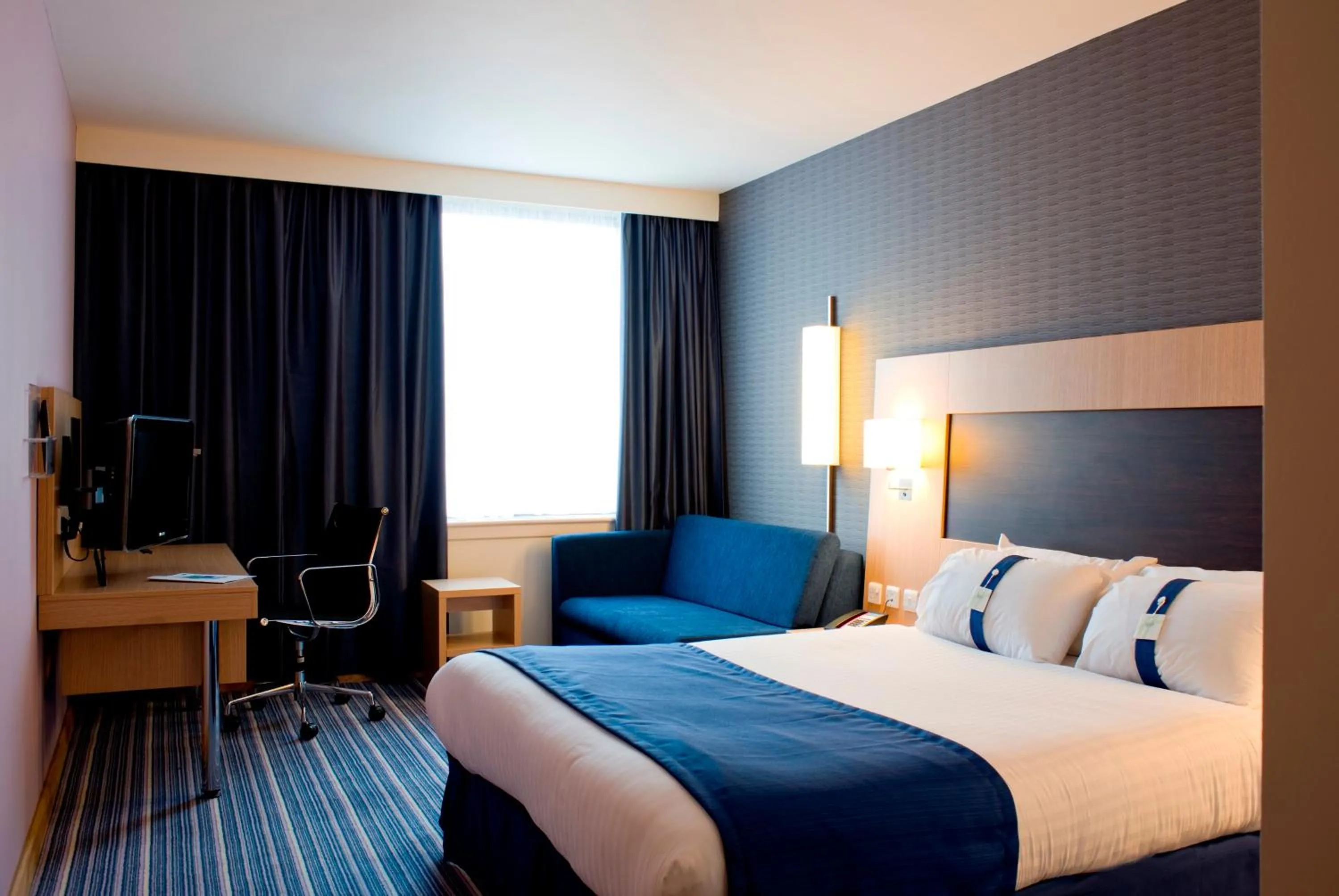 Photo of the whole room, Bed in Holiday Inn Express Rotherham - North by IHG