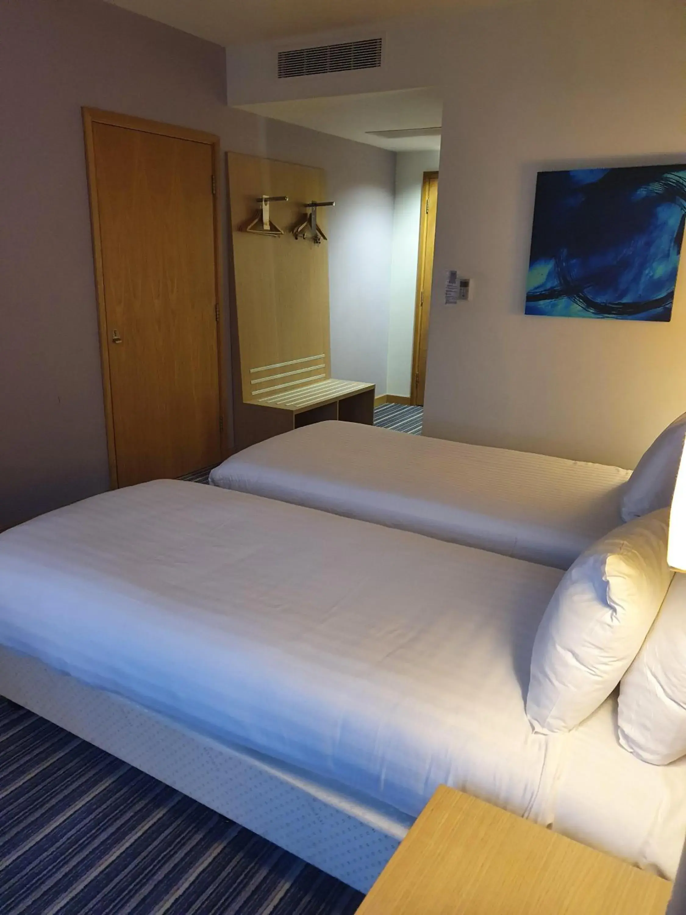 Standard Room with Two Single Beds in Holiday Inn Express Rotherham - North by IHG Standard Room with Two Single Beds in Holiday Inn Express Rotherham - North by IHG