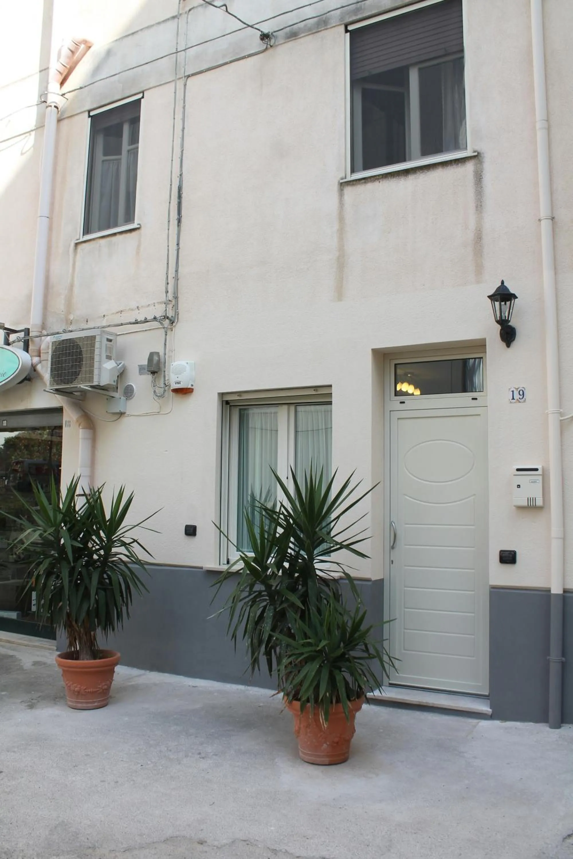 Facade/entrance in La Casetta