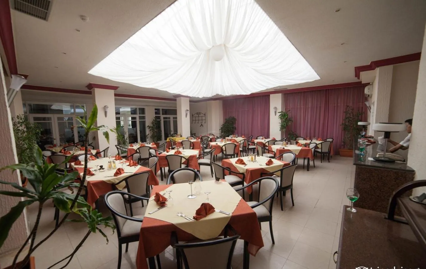 Restaurant/places to eat in Hotel Liberty Resort