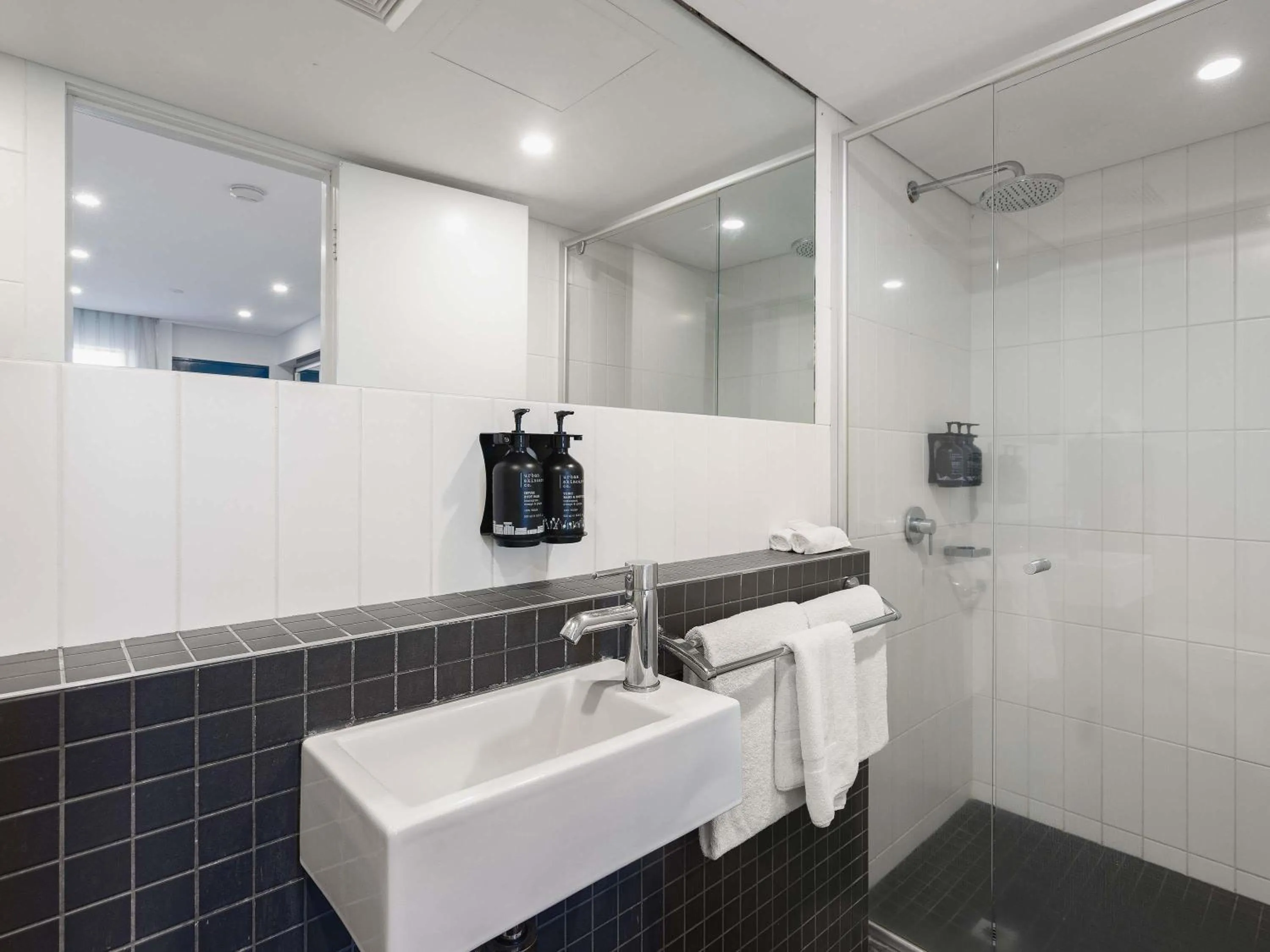 Bedroom in Mantra Bunbury