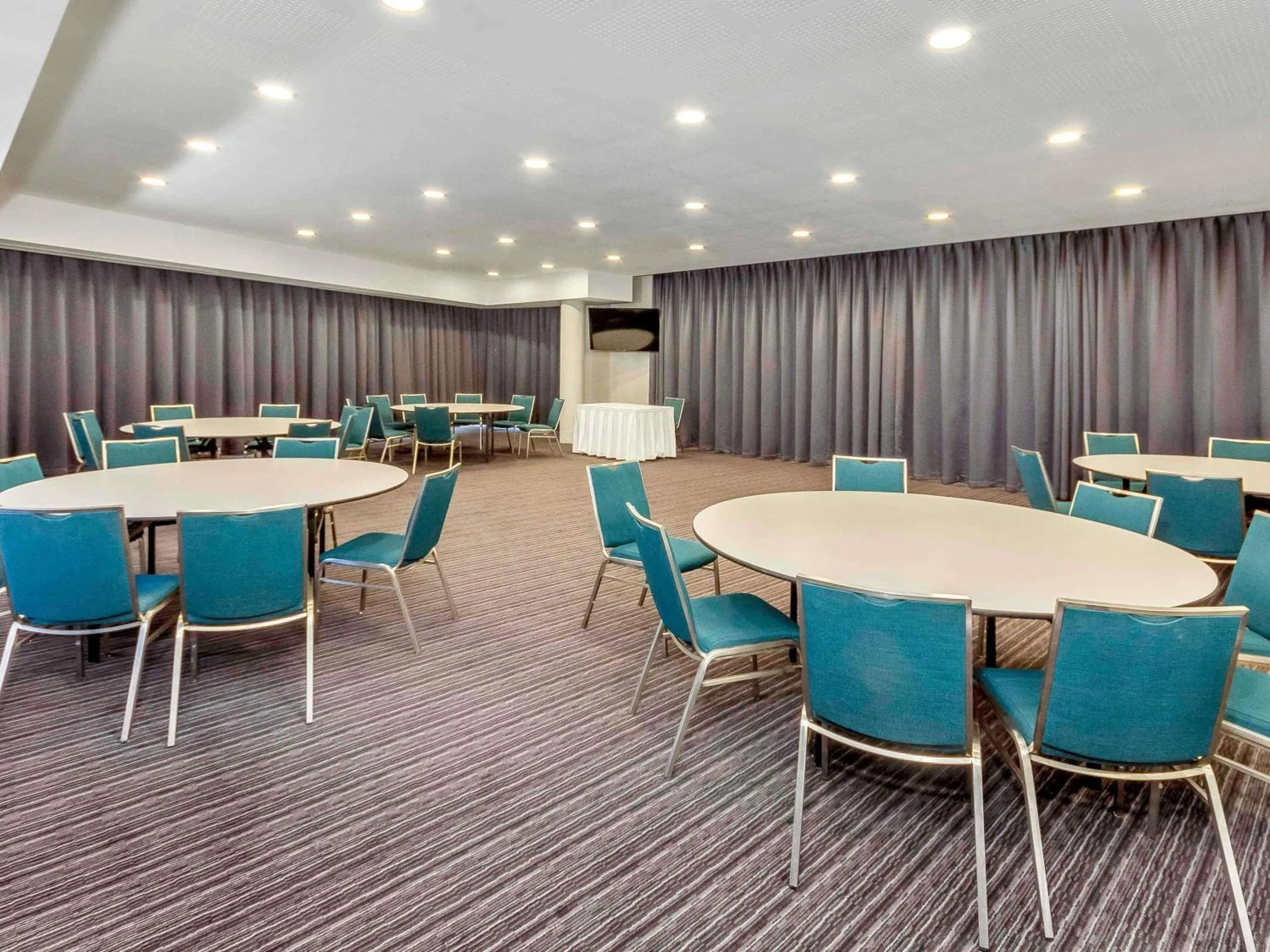 Meeting/conference room in Mantra Bunbury