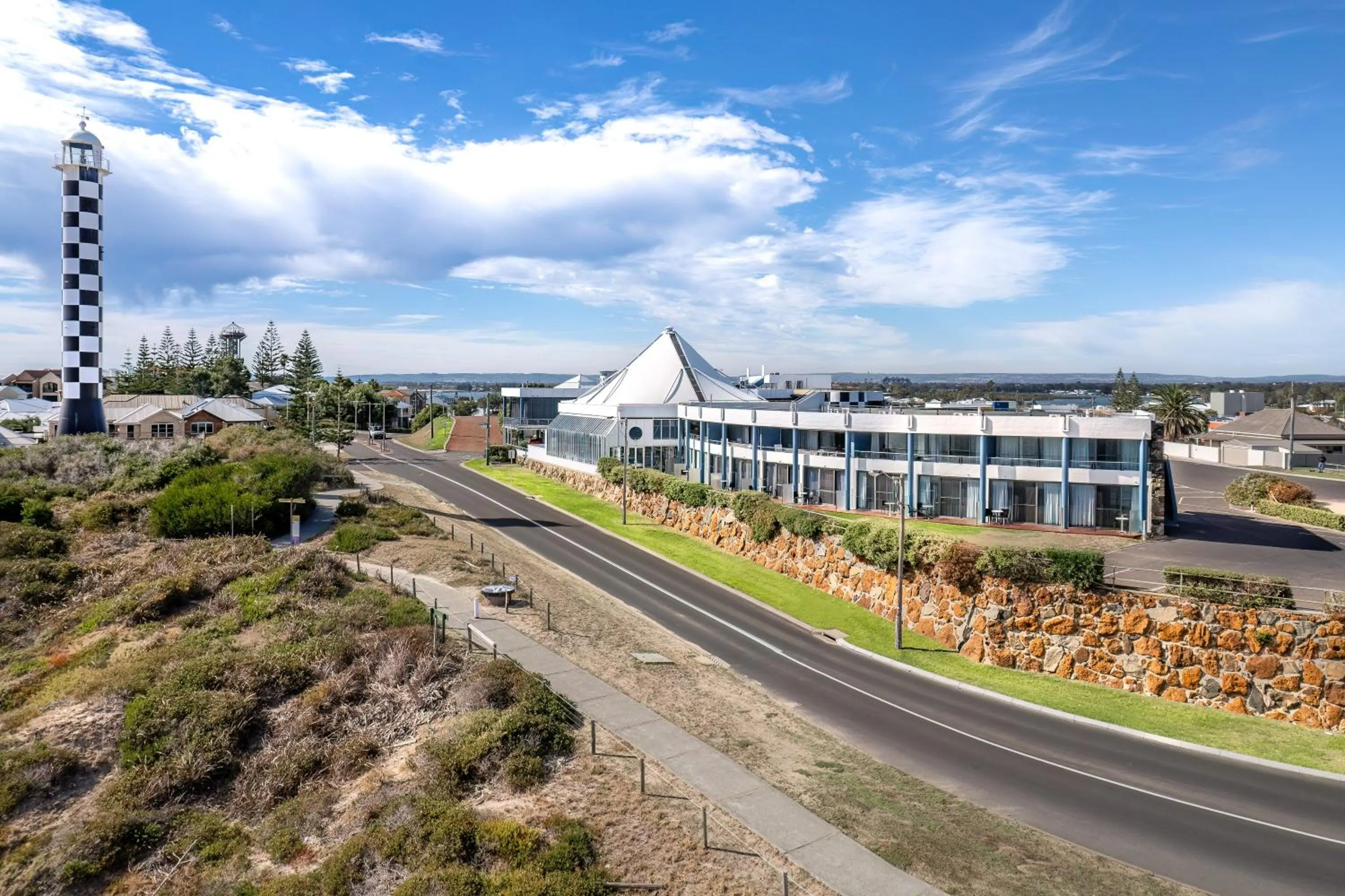 Property building in Mantra Bunbury