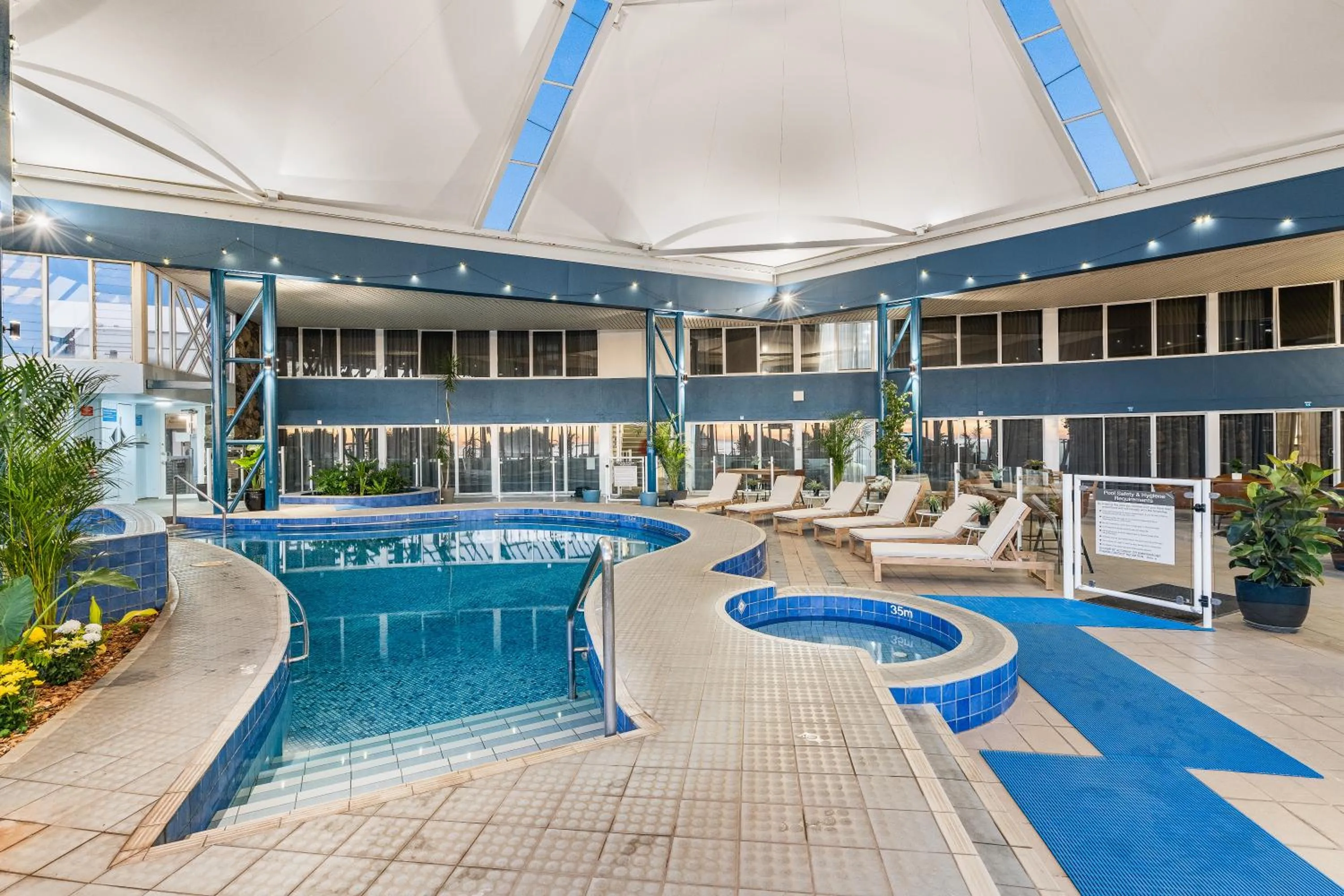 Swimming pool in Mantra Bunbury