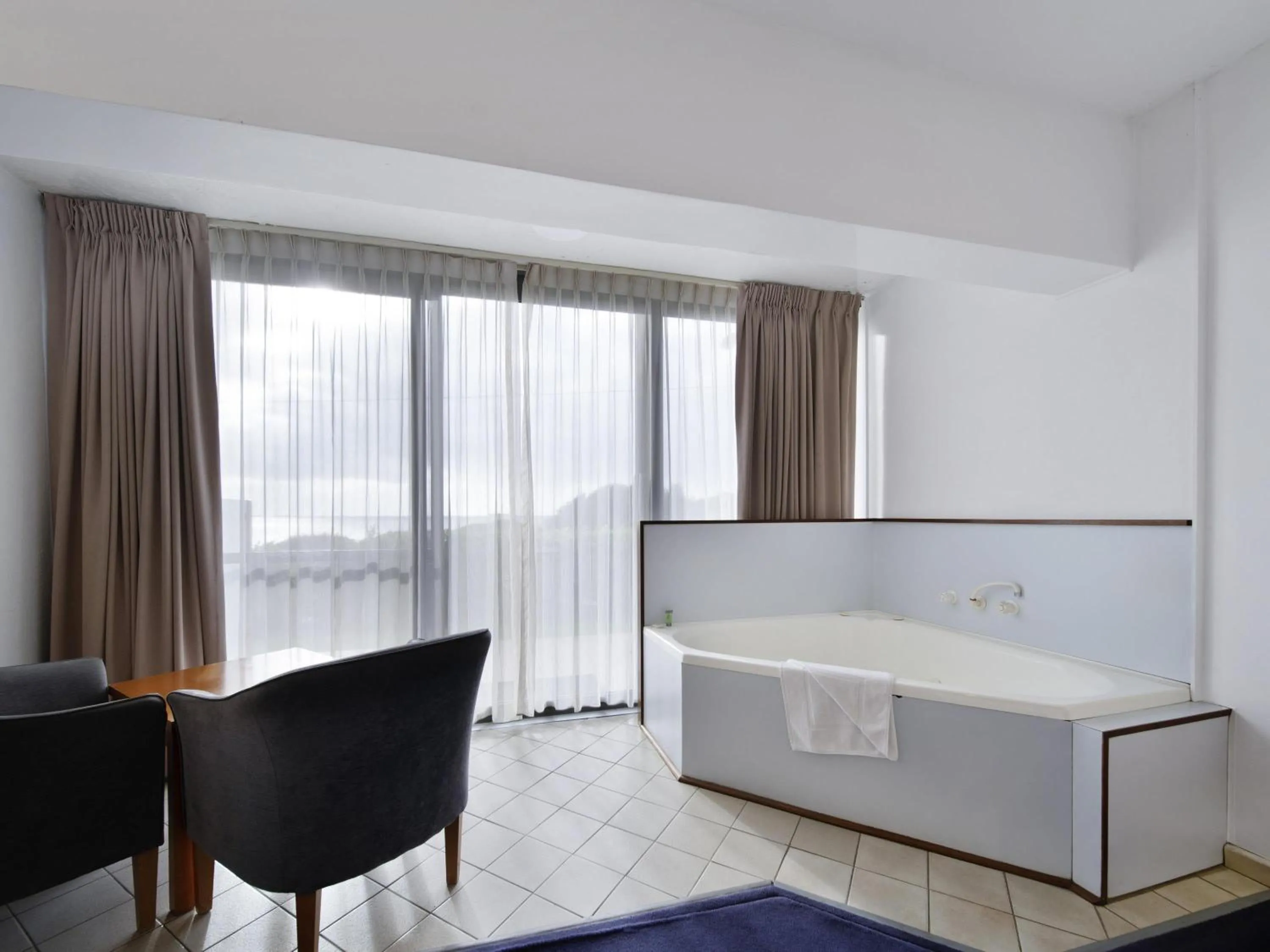 Bedroom, Bed in Mantra Bunbury