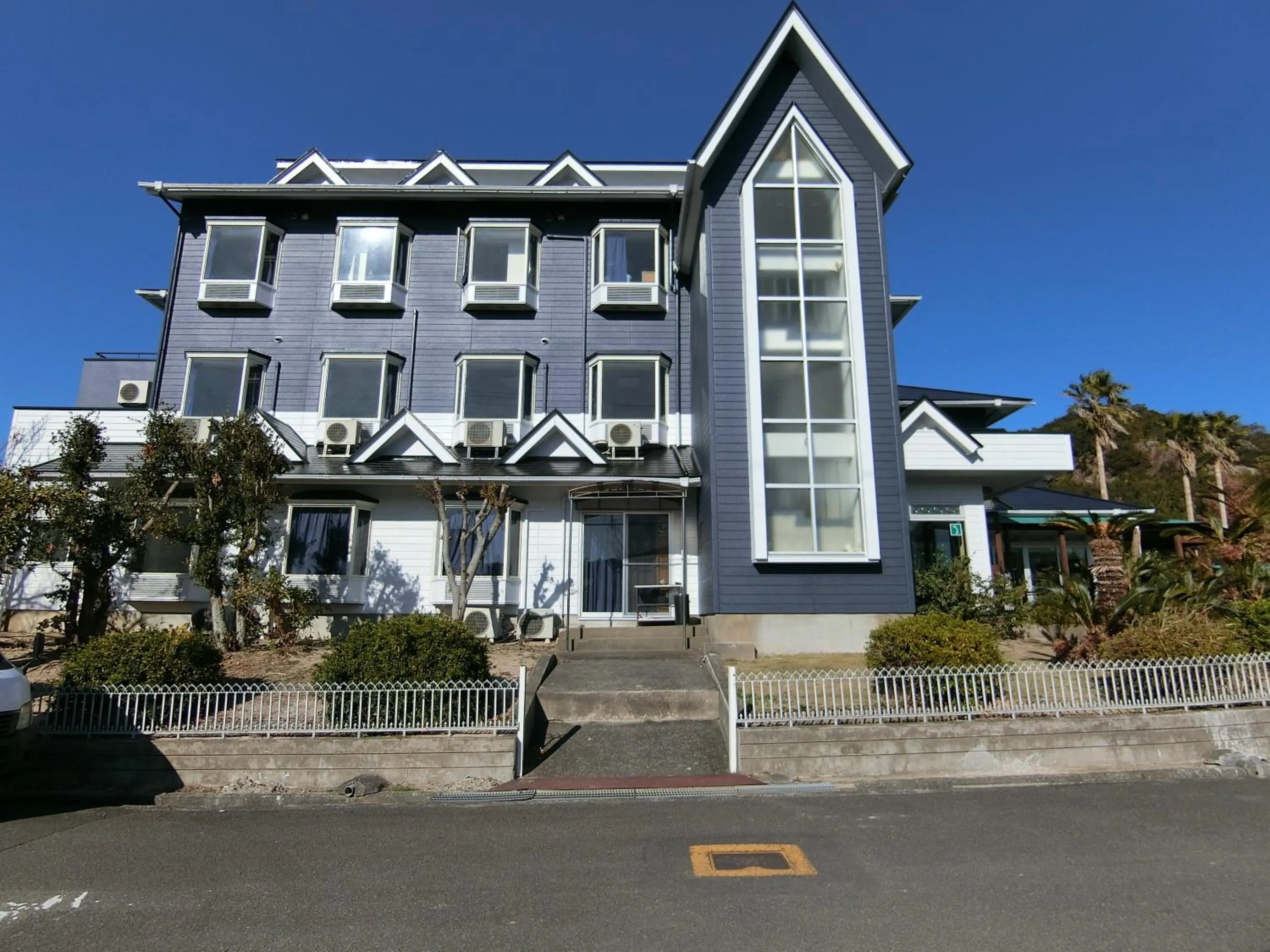 Property building in Alaise De Bale Shirahama