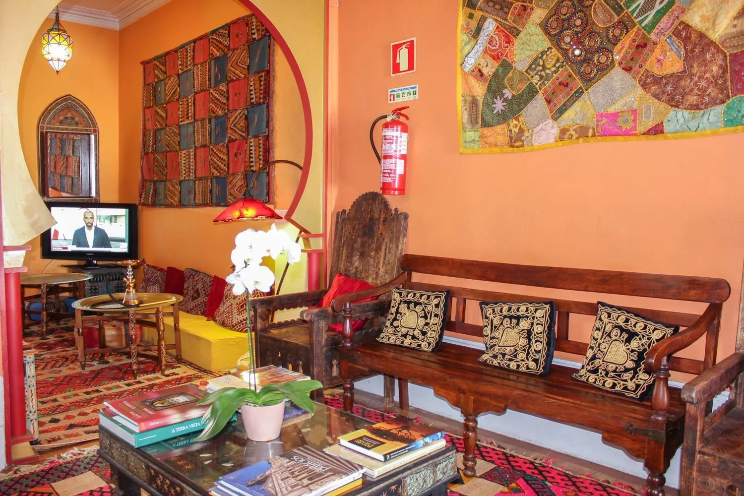 Communal lounge/ TV room in Porto Riad - Guest House