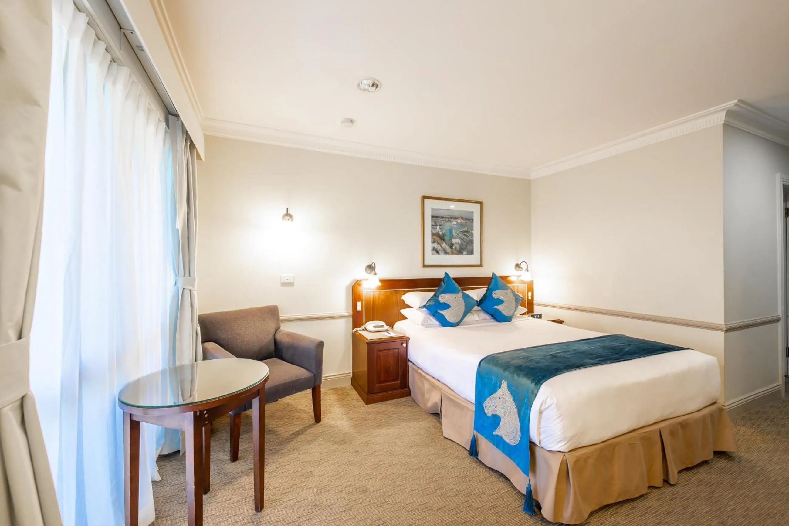 Bed in Twin Towers Inn