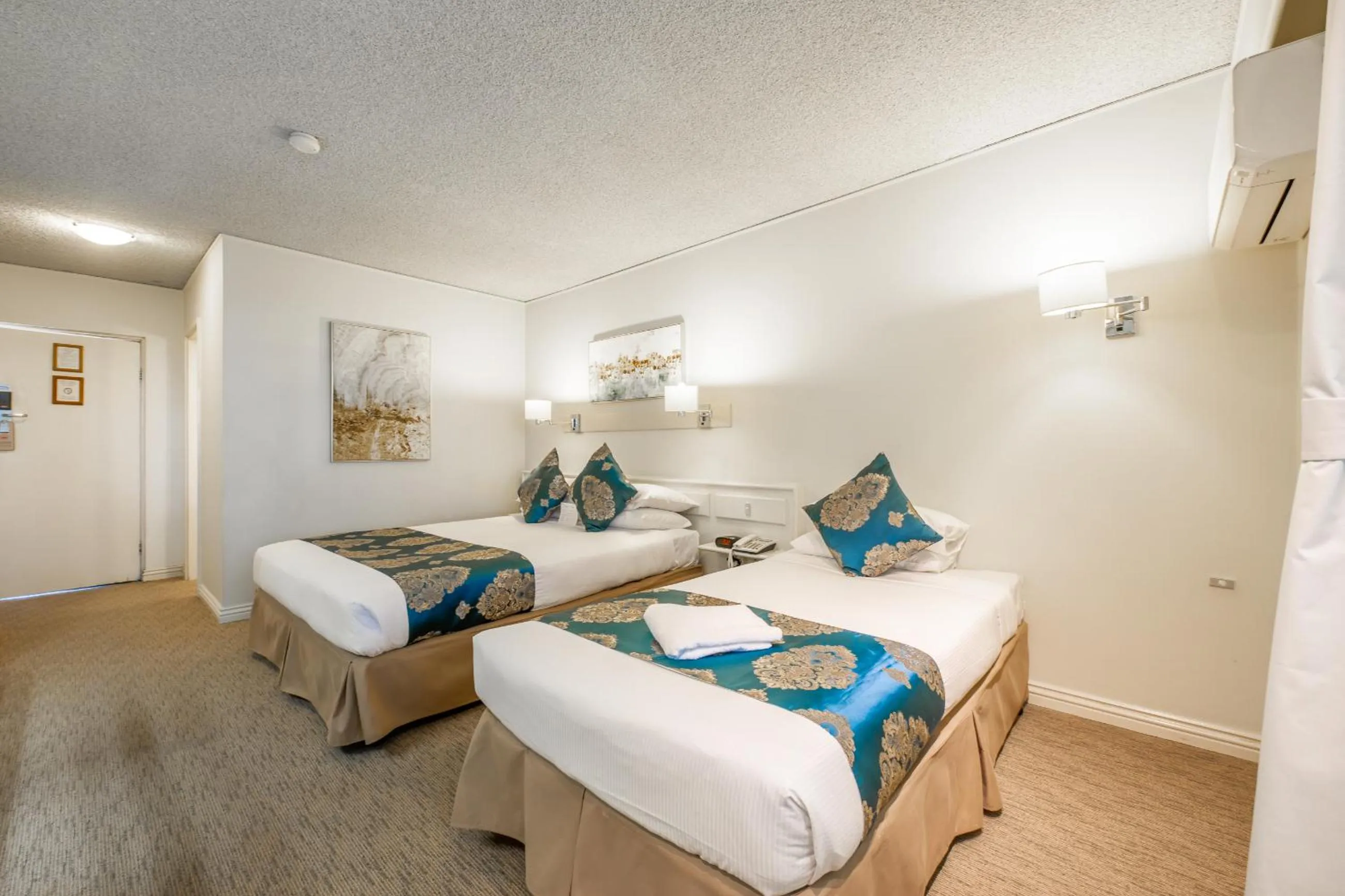 Bed in Twin Towers Inn