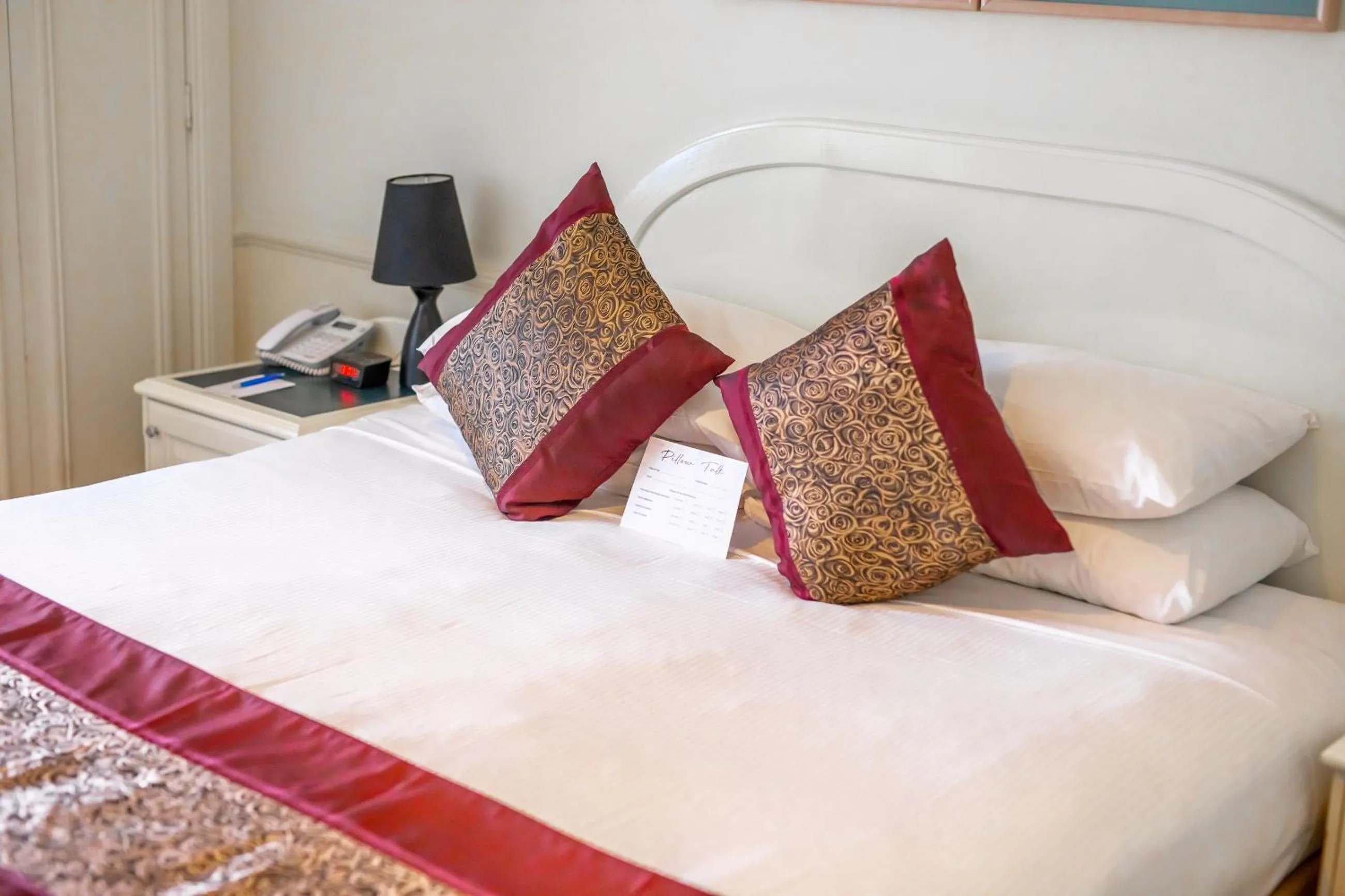 Bed in Twin Towers Inn